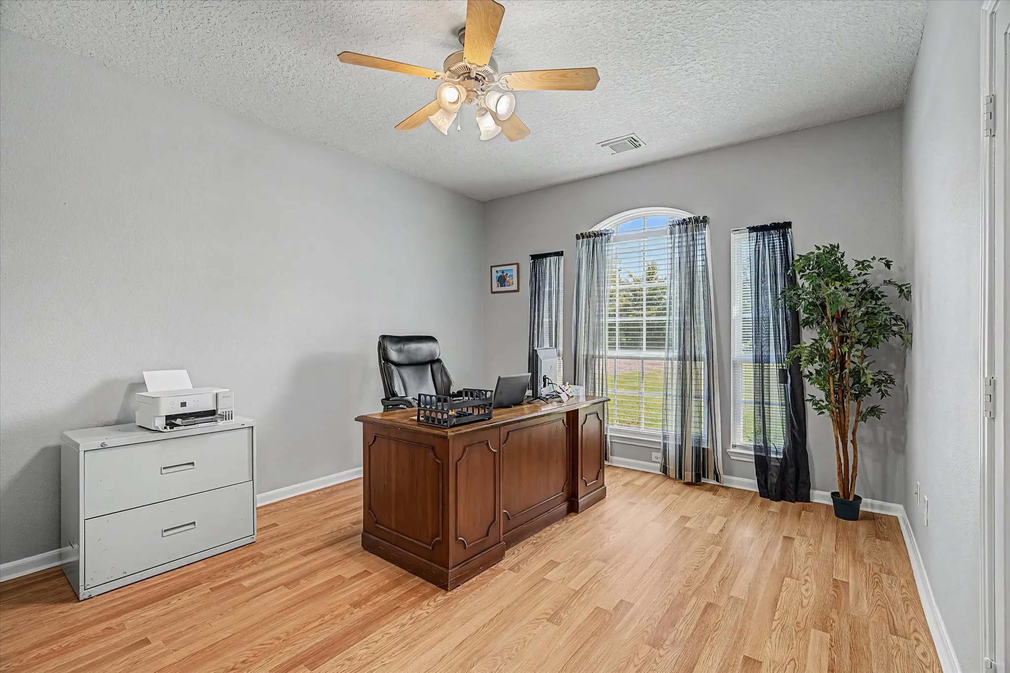 Flex Room - use as an Office or additional 4th bedroom w/recessed lighting and arched window with additional rectangular windows