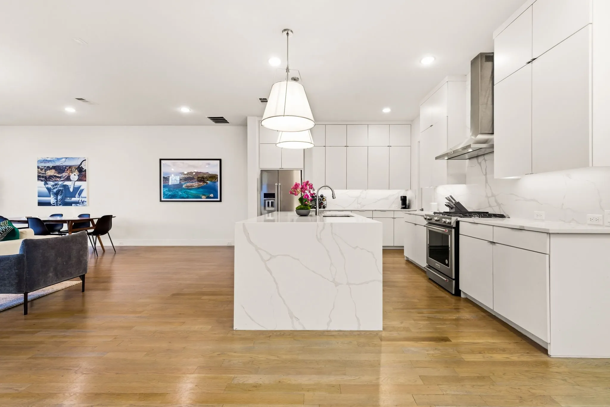 Single Family Residence For Rent in Dallas County , 4827 Newmore Avenue, Dallas, Texas 75209, 3 Bedroom, 3 Bathroom, 2 Garage spaces, 2,691 Sqft, built in 2018, mls#21379096, Real Estate Agent in Dallas, Homes For Rent in Dallas county, Homes For Rent in Dallas, Realtor in Dallas Texas, Real Estate Brokerage Independent Realty Texas, Luminita Cordes Realtor