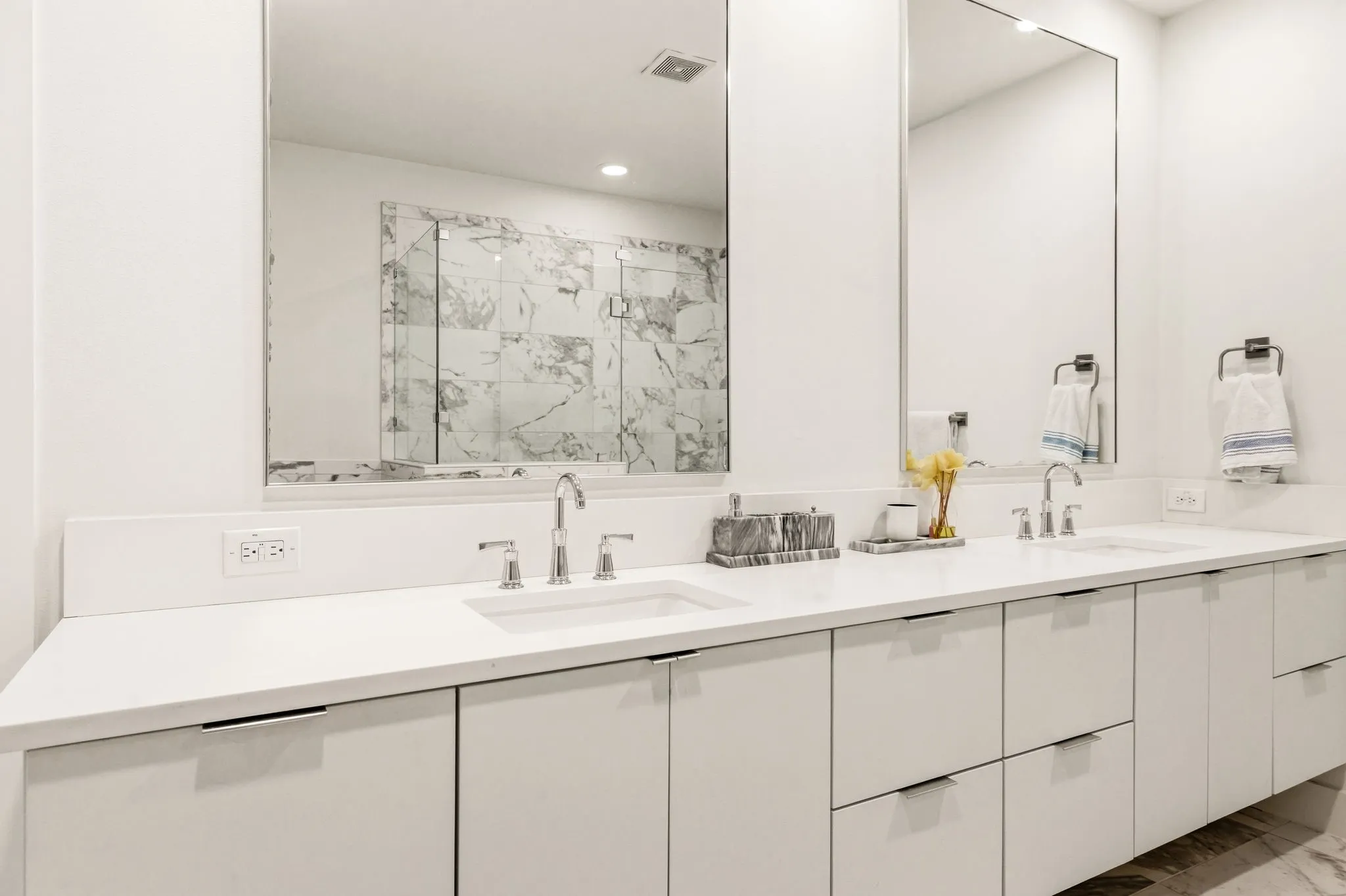 Single Family Residence For Rent in Dallas County , 4827 Newmore Avenue, Dallas, Texas 75209, 3 Bedroom, 3 Bathroom, 2 Garage spaces, 2,691 Sqft, built in 2018, mls#21379096, Real Estate Agent in Dallas, Homes For Rent in Dallas county, Homes For Rent in Dallas, Realtor in Dallas Texas, Real Estate Brokerage Independent Realty Texas, Luminita Cordes Realtor