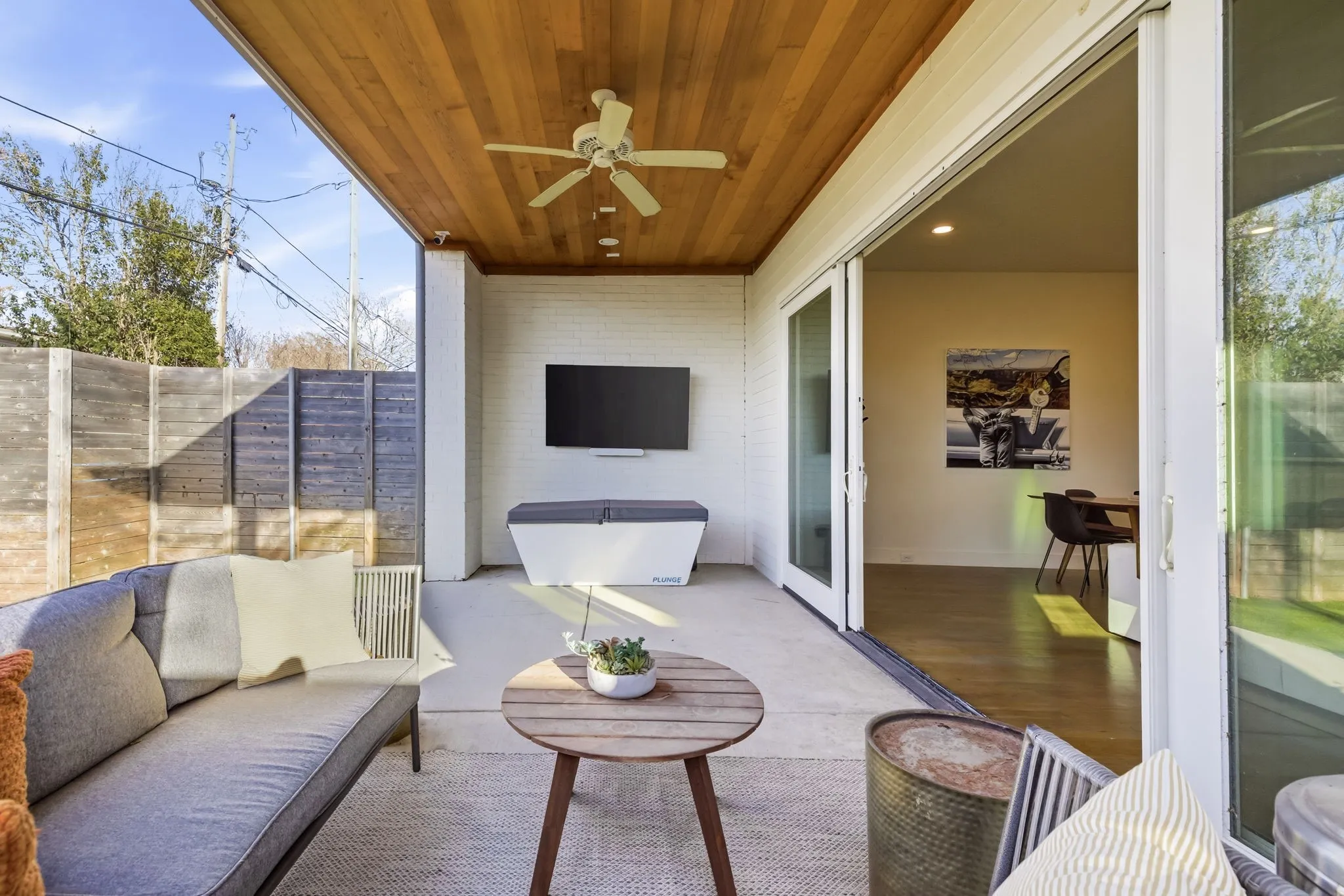 Single Family Residence For Rent in Dallas County , 4827 Newmore Avenue, Dallas, Texas 75209, 3 Bedroom, 3 Bathroom, 2 Garage spaces, 2,691 Sqft, built in 2018, mls#21379096, Real Estate Agent in Dallas, Homes For Rent in Dallas county, Homes For Rent in Dallas, Realtor in Dallas Texas, Real Estate Brokerage Independent Realty Texas, Luminita Cordes Realtor