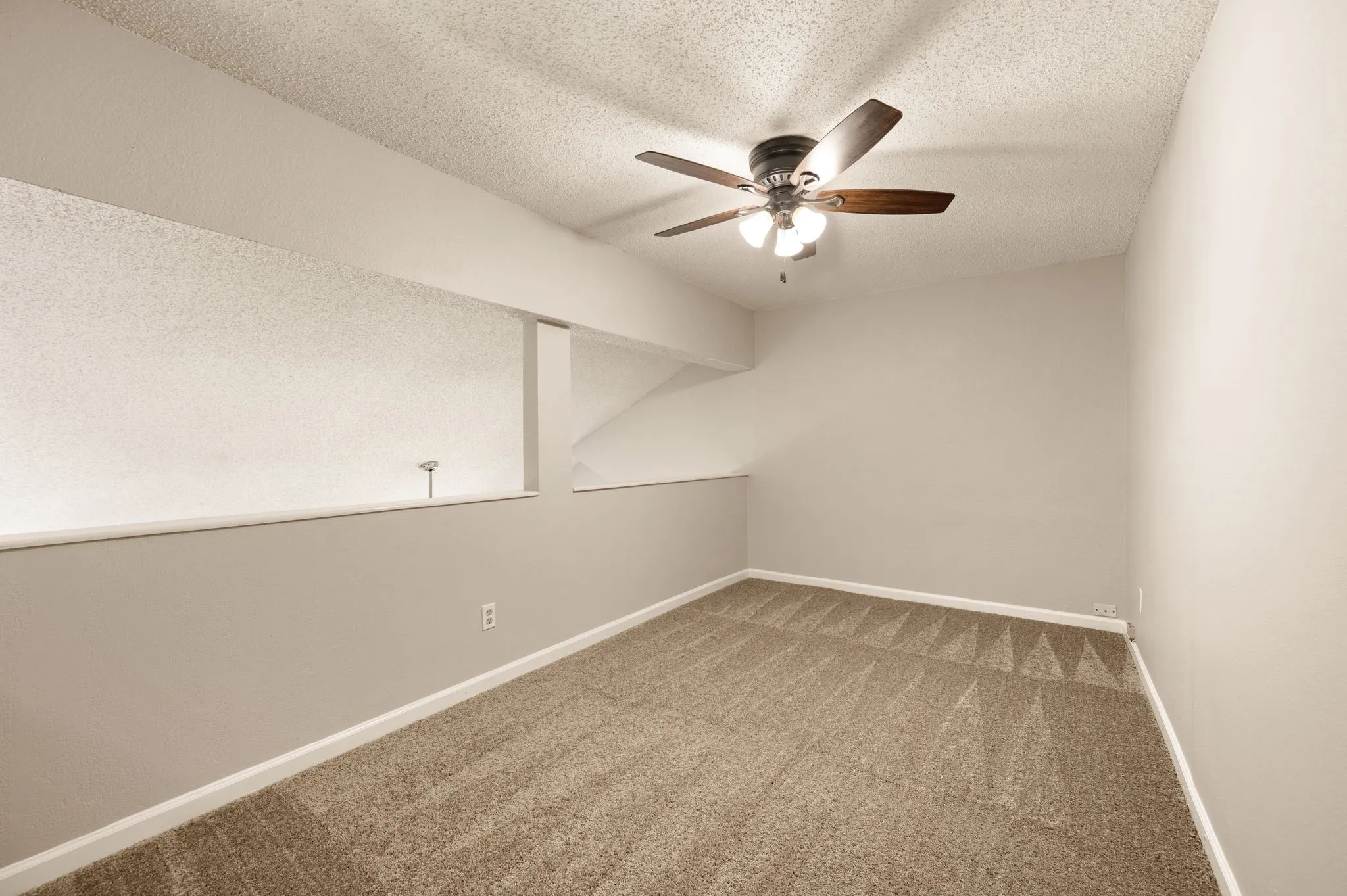 Single Family Residence For Sale in Denton County , 3300 Stone Bridge Drive, Flower Mound, Texas 75028, 3 Bedroom, 3 Bathroom, 2 Garage spaces, 2,154 Sqft, built in 1988, mls#21375484, Real Estate Agent in Flower Mound, Homes For Sale in Denton county, Homes For Sale in Flower Mound, Realtor in Flower Mound Texas, Real Estate Brokerage Independent Realty Texas, Luminita Cordes Realtor