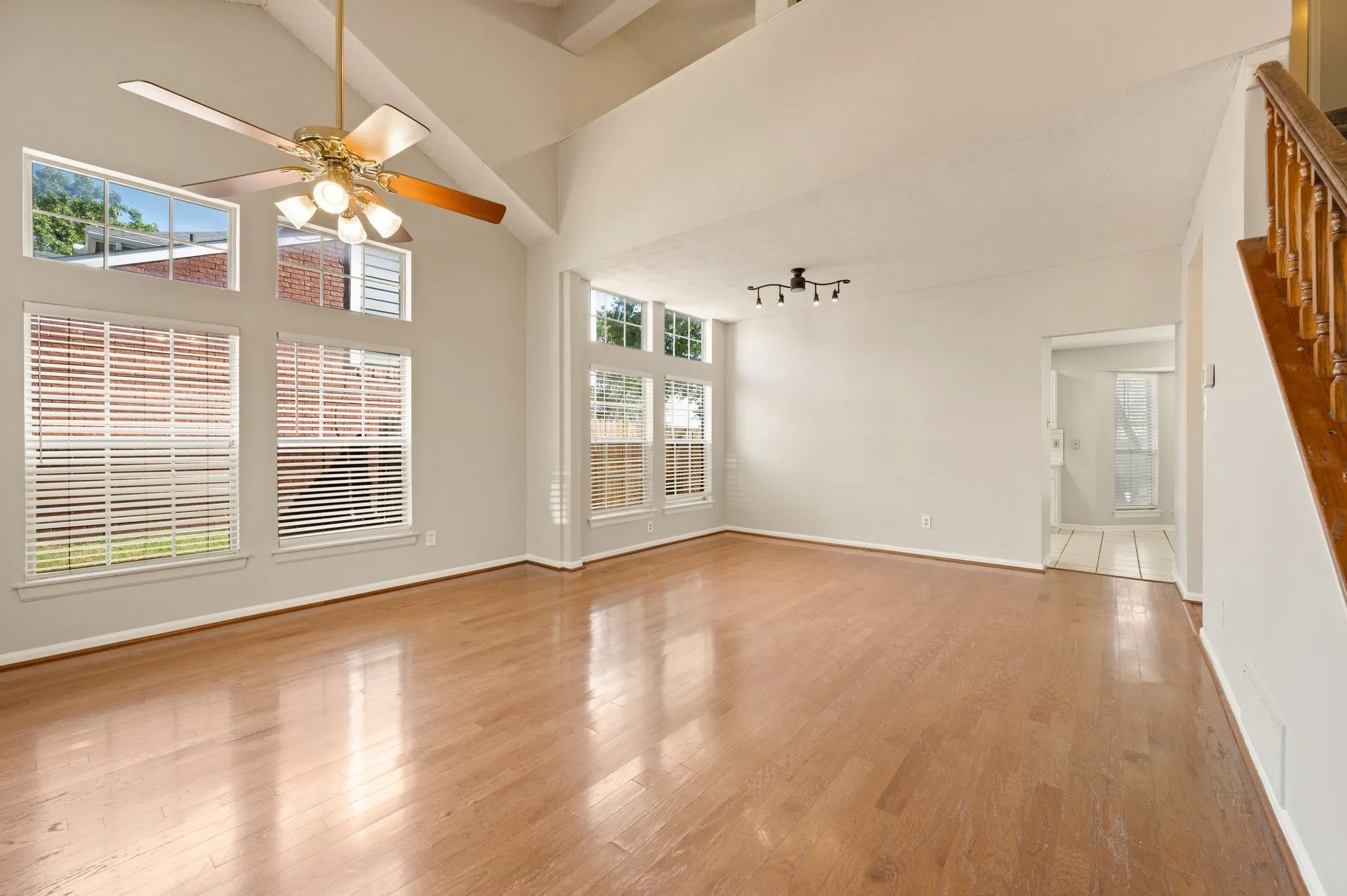 Single Family Residence For Sale in Denton County , 3300 Stone Bridge Drive, Flower Mound, Texas 75028, 3 Bedroom, 3 Bathroom, 2 Garage spaces, 2,154 Sqft, built in 1988, mls#21375484, Real Estate Agent in Flower Mound, Homes For Sale in Denton county, Homes For Sale in Flower Mound, Realtor in Flower Mound Texas, Real Estate Brokerage Independent Realty Texas, Luminita Cordes Realtor