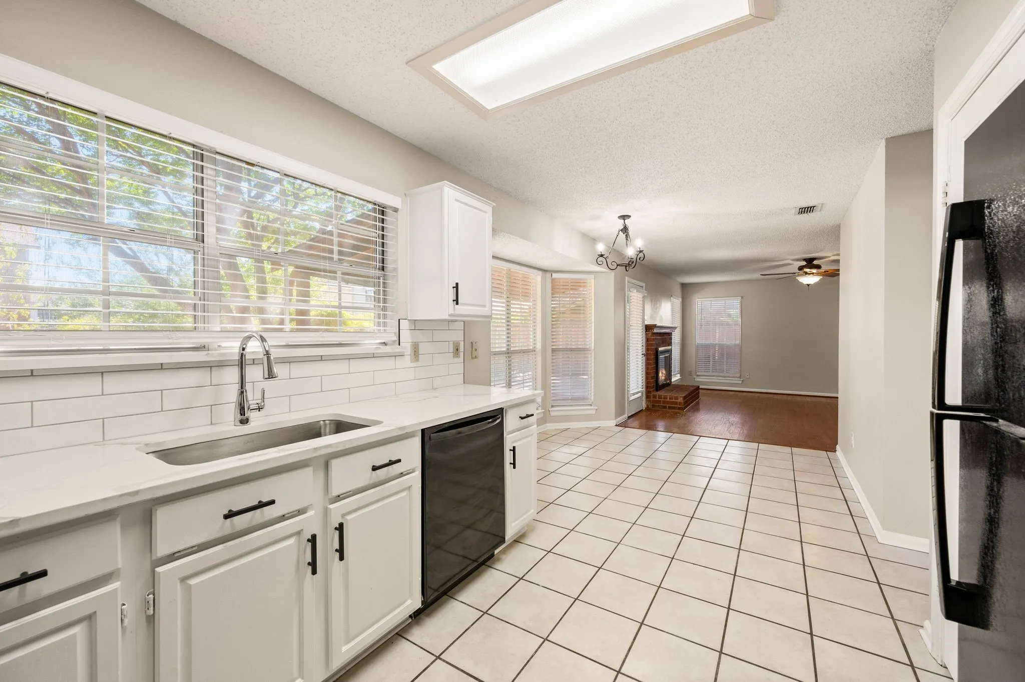 Single Family Residence For Sale in Denton County , 3300 Stone Bridge Drive, Flower Mound, Texas 75028, 3 Bedroom, 3 Bathroom, 2 Garage spaces, 2,154 Sqft, built in 1988, mls#21375484, Real Estate Agent in Flower Mound, Homes For Sale in Denton county, Homes For Sale in Flower Mound, Realtor in Flower Mound Texas, Real Estate Brokerage Independent Realty Texas, Luminita Cordes Realtor