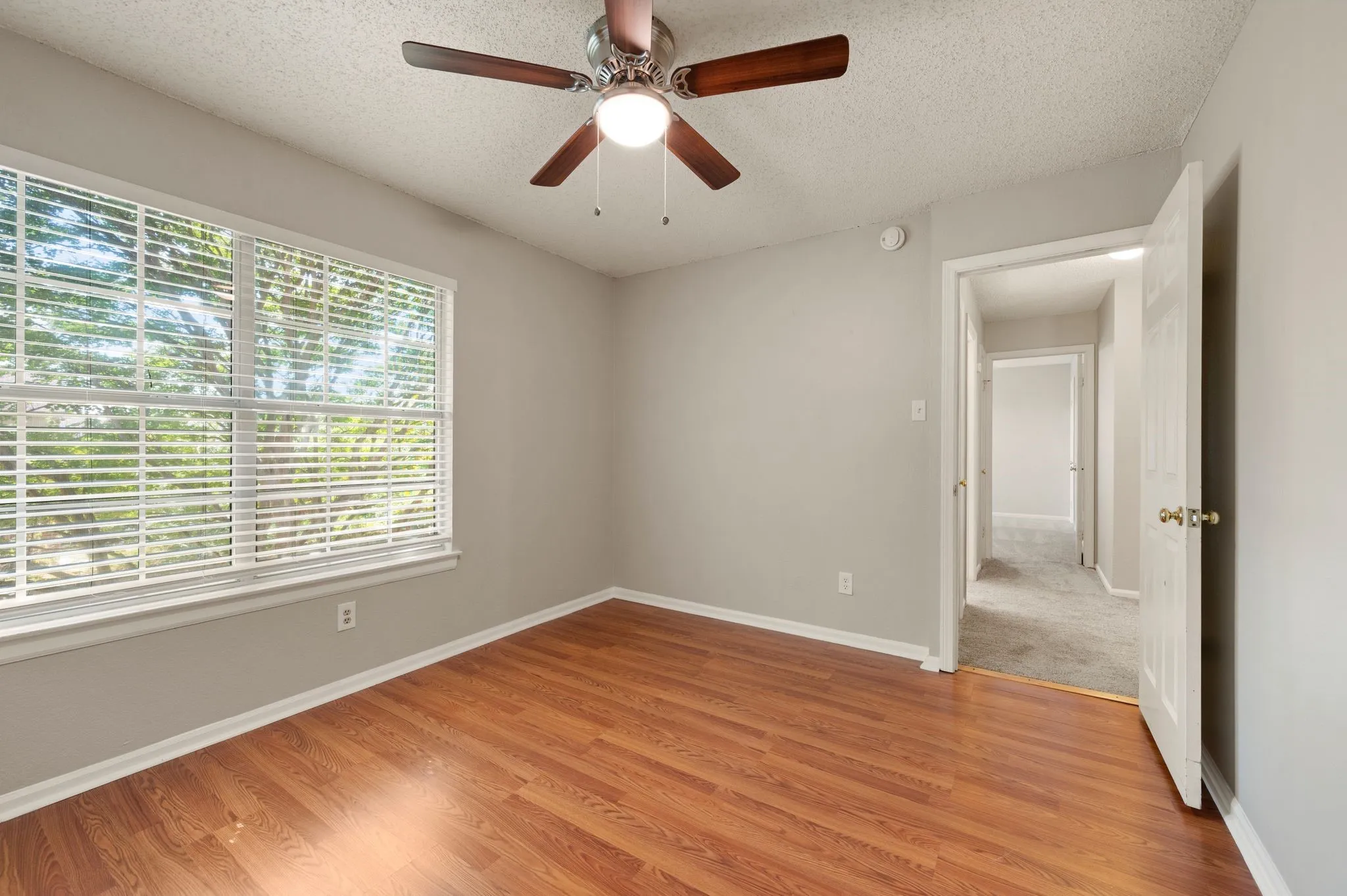 Single Family Residence For Sale in Denton County , 3300 Stone Bridge Drive, Flower Mound, Texas 75028, 3 Bedroom, 3 Bathroom, 2 Garage spaces, 2,154 Sqft, built in 1988, mls#21375484, Real Estate Agent in Flower Mound, Homes For Sale in Denton county, Homes For Sale in Flower Mound, Realtor in Flower Mound Texas, Real Estate Brokerage Independent Realty Texas, Luminita Cordes Realtor