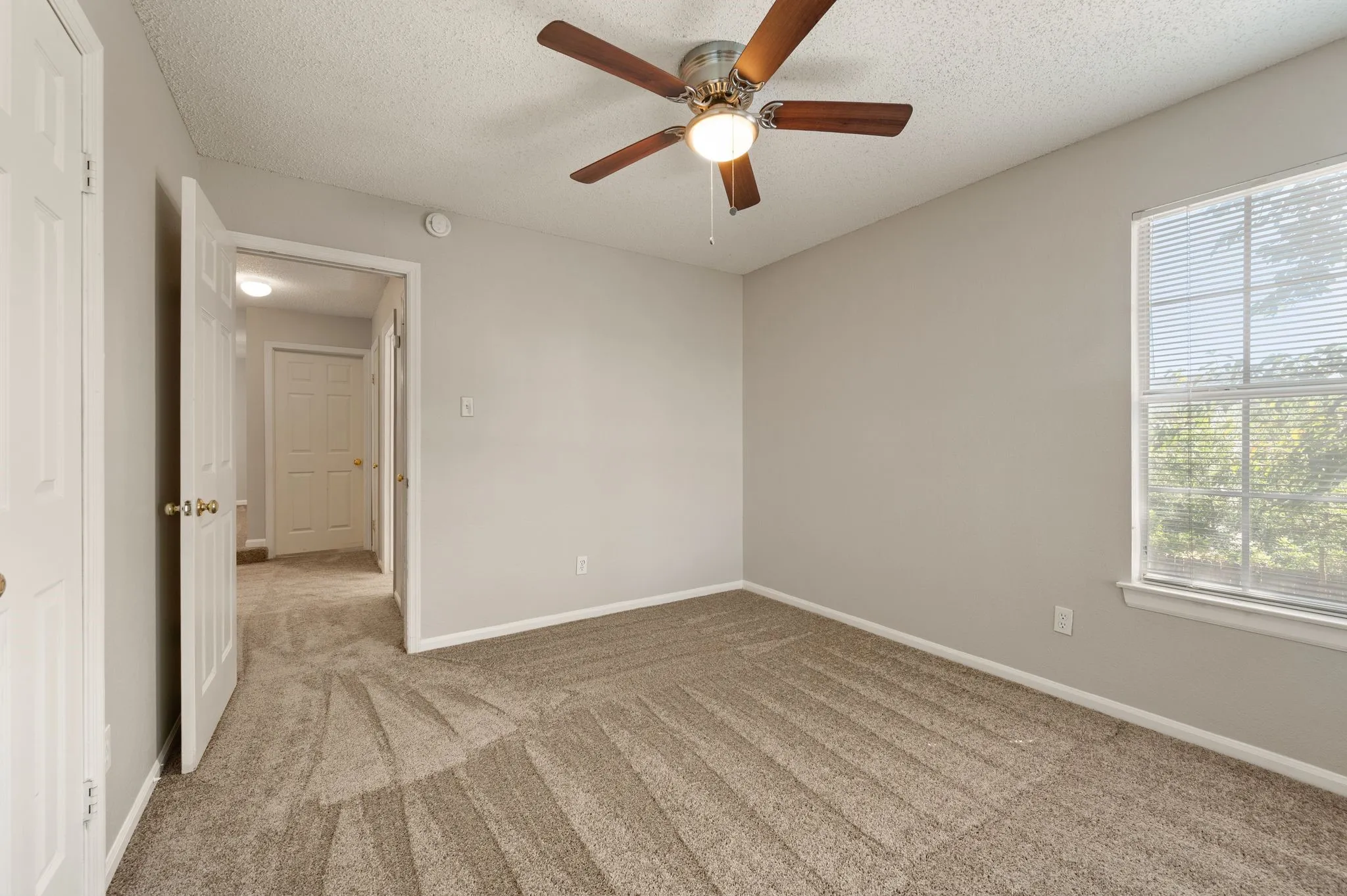 Single Family Residence For Sale in Denton County , 3300 Stone Bridge Drive, Flower Mound, Texas 75028, 3 Bedroom, 3 Bathroom, 2 Garage spaces, 2,154 Sqft, built in 1988, mls#21375484, Real Estate Agent in Flower Mound, Homes For Sale in Denton county, Homes For Sale in Flower Mound, Realtor in Flower Mound Texas, Real Estate Brokerage Independent Realty Texas, Luminita Cordes Realtor