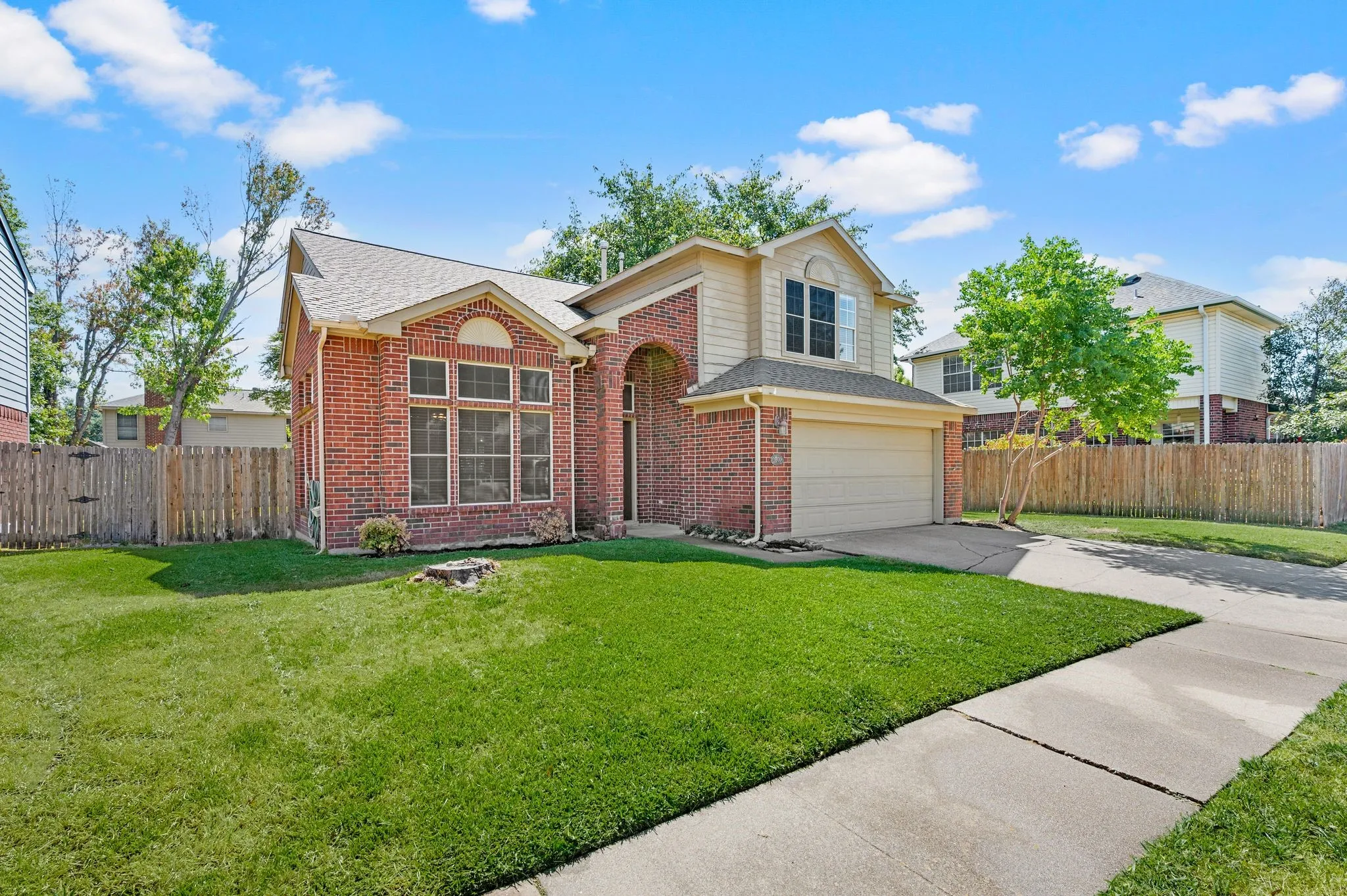 Single Family Residence For Sale in Denton County , 3300 Stone Bridge Drive, Flower Mound, Texas 75028, 3 Bedroom, 3 Bathroom, 2 Garage spaces, 2,154 Sqft, built in 1988, mls#21375484, Real Estate Agent in Flower Mound, Homes For Sale in Denton county, Homes For Sale in Flower Mound, Realtor in Flower Mound Texas, Real Estate Brokerage Independent Realty Texas, Luminita Cordes Realtor