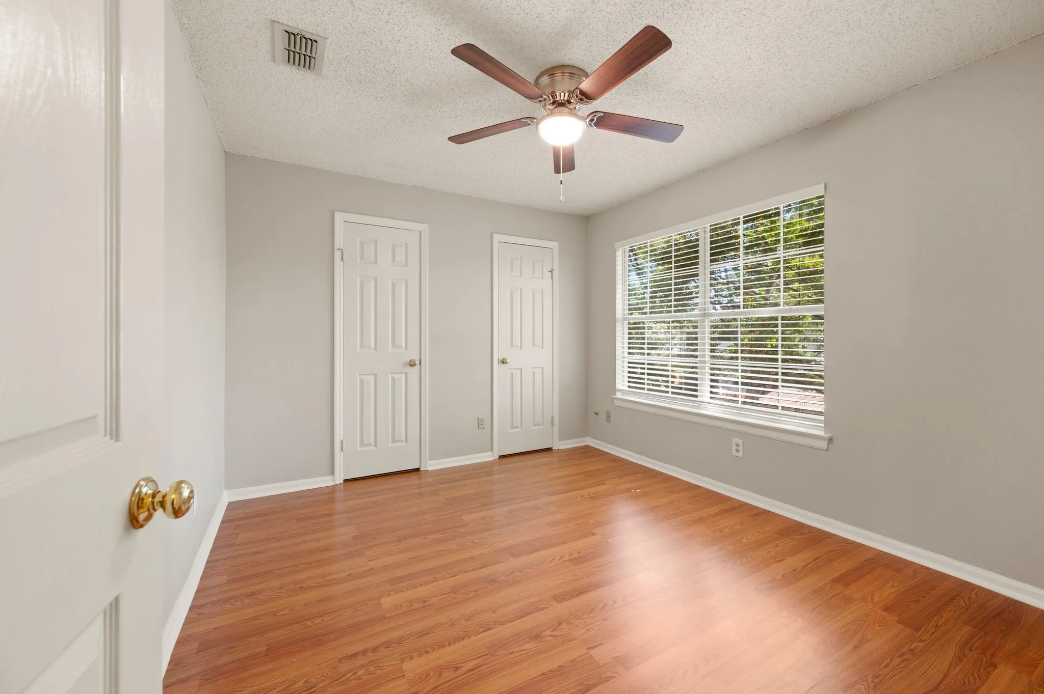 Single Family Residence For Sale in Denton County , 3300 Stone Bridge Drive, Flower Mound, Texas 75028, 3 Bedroom, 3 Bathroom, 2 Garage spaces, 2,154 Sqft, built in 1988, mls#21375484, Real Estate Agent in Flower Mound, Homes For Sale in Denton county, Homes For Sale in Flower Mound, Realtor in Flower Mound Texas, Real Estate Brokerage Independent Realty Texas, Luminita Cordes Realtor