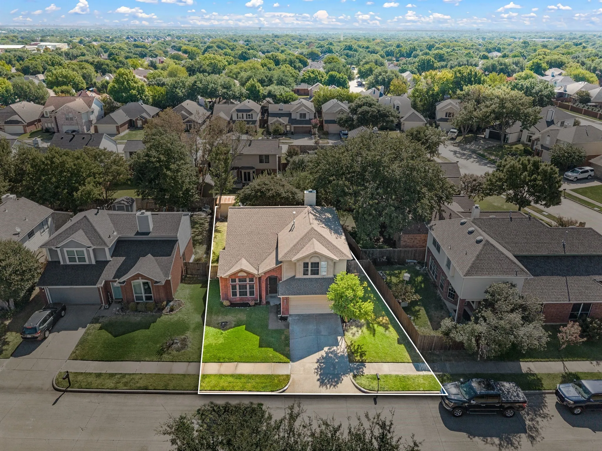 Single Family Residence For Sale in Denton County , 3300 Stone Bridge Drive, Flower Mound, Texas 75028, 3 Bedroom, 3 Bathroom, 2 Garage spaces, 2,154 Sqft, built in 1988, mls#21375484, Real Estate Agent in Flower Mound, Homes For Sale in Denton county, Homes For Sale in Flower Mound, Realtor in Flower Mound Texas, Real Estate Brokerage Independent Realty Texas, Luminita Cordes Realtor