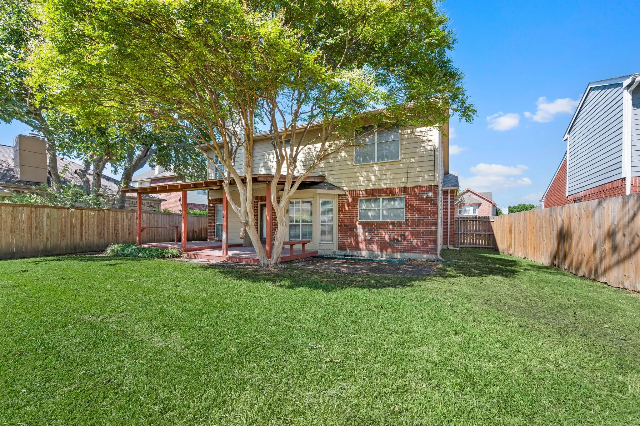 Single Family Residence For Sale in Denton County , 3300 Stone Bridge Drive, Flower Mound, Texas 75028, 3 Bedroom, 3 Bathroom, 2 Garage spaces, 2,154 Sqft, built in 1988, mls#21375484, Real Estate Agent in Flower Mound, Homes For Sale in Denton county, Homes For Sale in Flower Mound, Realtor in Flower Mound Texas, Real Estate Brokerage Independent Realty Texas, Luminita Cordes Realtor