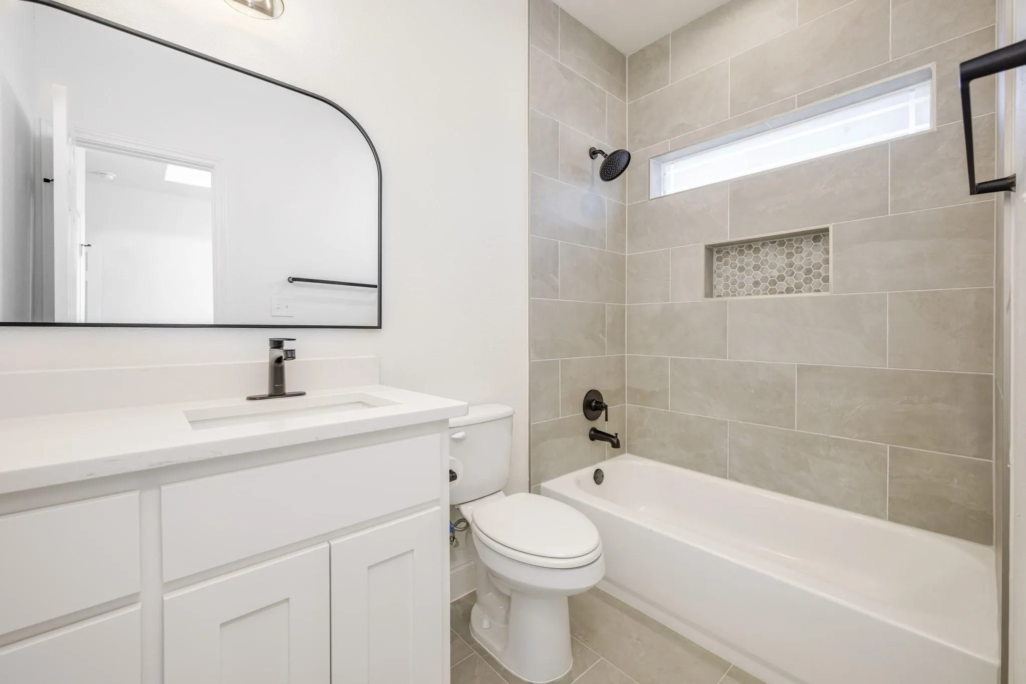 Ensuite bath to bedroom 3
