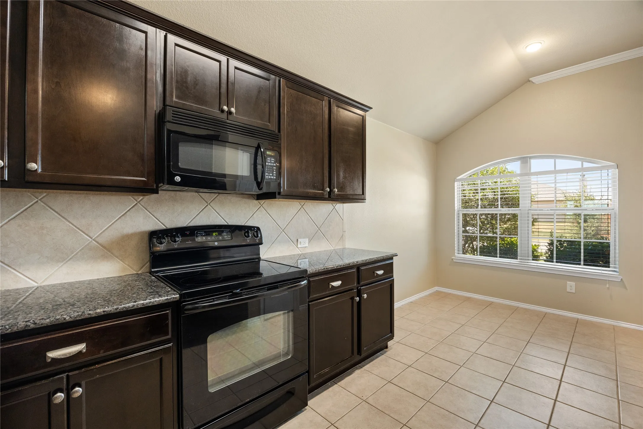 Single Family Residence For Sale in Denton County , 14408 Artisan Drive, Fort Worth, Texas 76052, 3 Bedroom, 2 Bathroom, 2 Garage spaces, 1,354 Sqft, built in 2013, mls#21375903, Real Estate Agent in Fort Worth, Homes For Sale in Denton county, Homes For Sale in Fort Worth, Realtor in Fort Worth Texas, Real Estate Brokerage Independent Realty Texas, Luminita Cordes Realtor