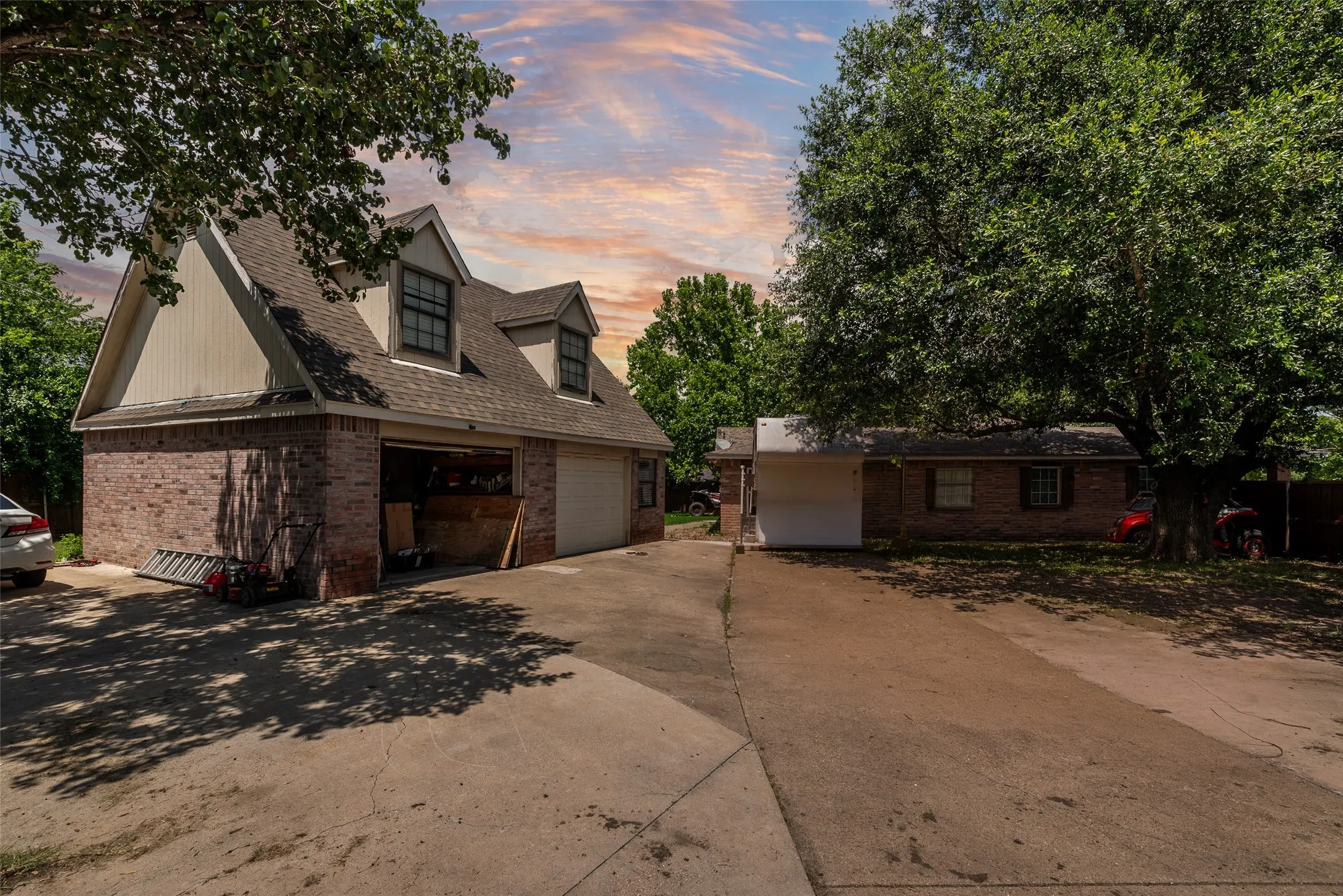 Single Family Residence For Rent in Rockwall County , 920 Meadowdale Drive, Royse City, Texas 75189, 5 Bedroom, 3 Bathroom, 2 Garage spaces, 1,565 Sqft, built in 1984, mls#21379179, Real Estate Agent in Royse City, Homes For Rent in Rockwall county, Homes For Rent in Royse City, Realtor in Royse City Texas, Real Estate Brokerage Independent Realty Texas, Luminita Cordes Realtor