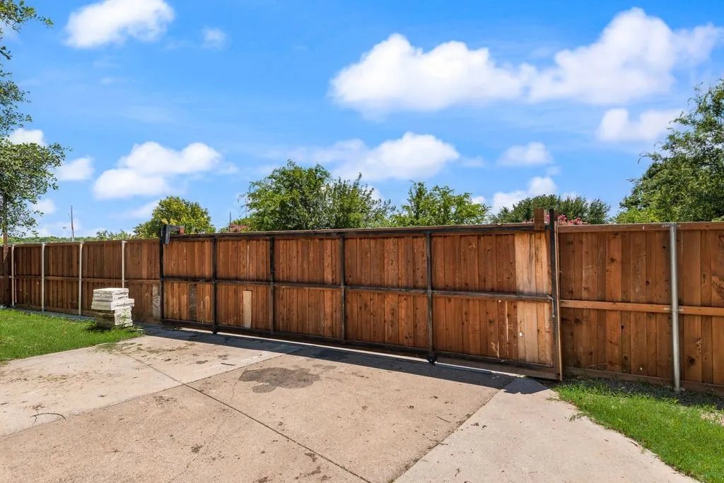 Single Family Residence For Rent in Rockwall County , 920 Meadowdale Drive, Royse City, Texas 75189, 5 Bedroom, 3 Bathroom, 2 Garage spaces, 1,565 Sqft, built in 1984, mls#21379179, Real Estate Agent in Royse City, Homes For Rent in Rockwall county, Homes For Rent in Royse City, Realtor in Royse City Texas, Real Estate Brokerage Independent Realty Texas, Luminita Cordes Realtor