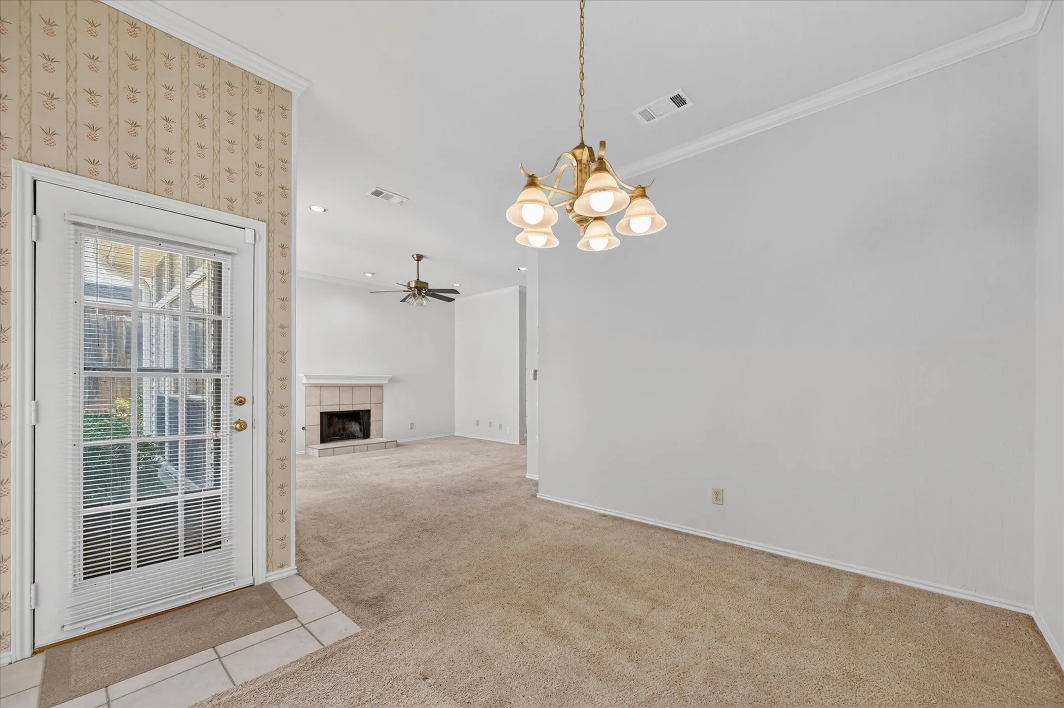 Single Family Residence For Sale in Dallas County , 9711 Springtree Lane, Dallas, Texas 75243, 2 Bedroom, 2 Bathroom, 2 Garage spaces, 1,300 Sqft, built in 1982, mls#21375518, Real Estate Agent in Dallas, Homes For Sale in Dallas county, Homes For Sale in Dallas, Realtor in Dallas Texas, Real Estate Brokerage Independent Realty Texas, Luminita Cordes Realtor