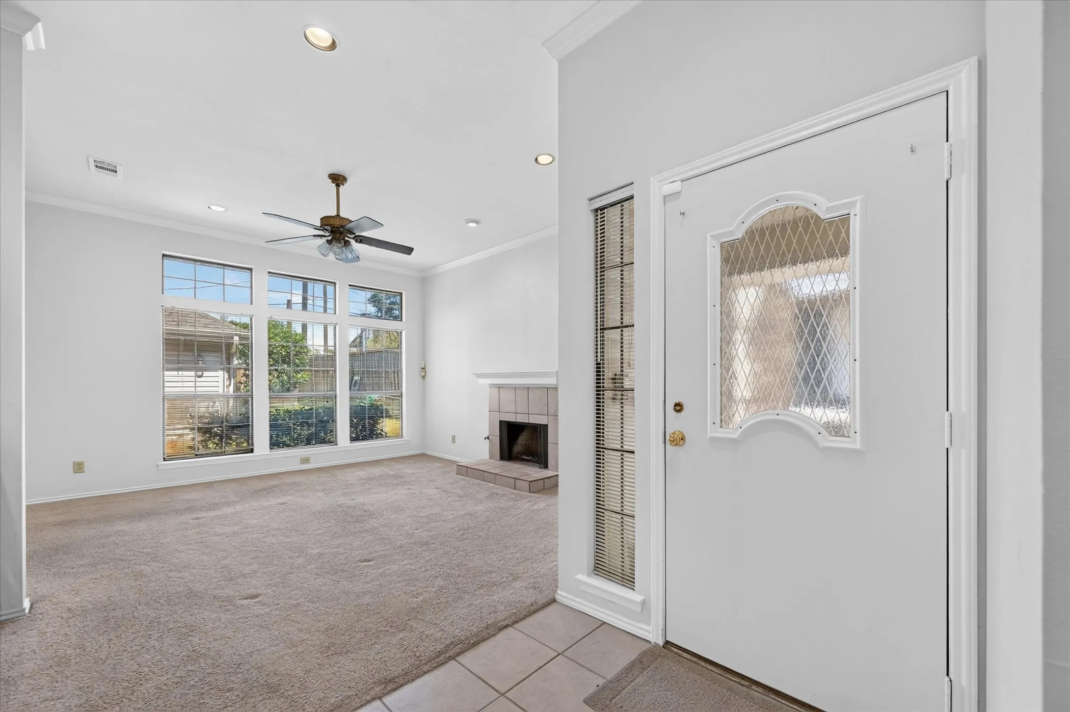 Single Family Residence For Sale in Dallas County , 9711 Springtree Lane, Dallas, Texas 75243, 2 Bedroom, 2 Bathroom, 2 Garage spaces, 1,300 Sqft, built in 1982, mls#21375518, Real Estate Agent in Dallas, Homes For Sale in Dallas county, Homes For Sale in Dallas, Realtor in Dallas Texas, Real Estate Brokerage Independent Realty Texas, Luminita Cordes Realtor