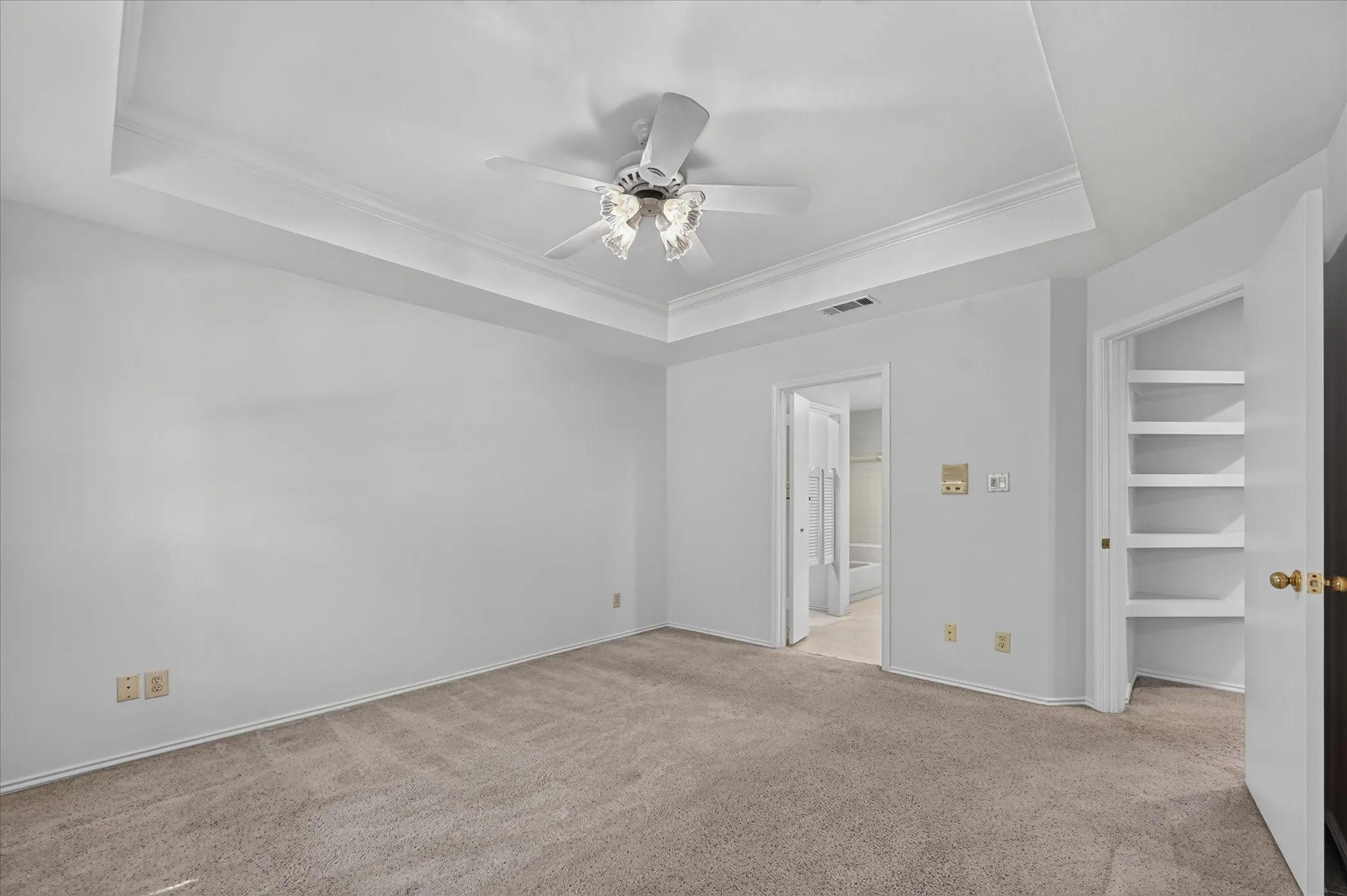 Single Family Residence For Sale in Dallas County , 9711 Springtree Lane, Dallas, Texas 75243, 2 Bedroom, 2 Bathroom, 2 Garage spaces, 1,300 Sqft, built in 1982, mls#21375518, Real Estate Agent in Dallas, Homes For Sale in Dallas county, Homes For Sale in Dallas, Realtor in Dallas Texas, Real Estate Brokerage Independent Realty Texas, Luminita Cordes Realtor