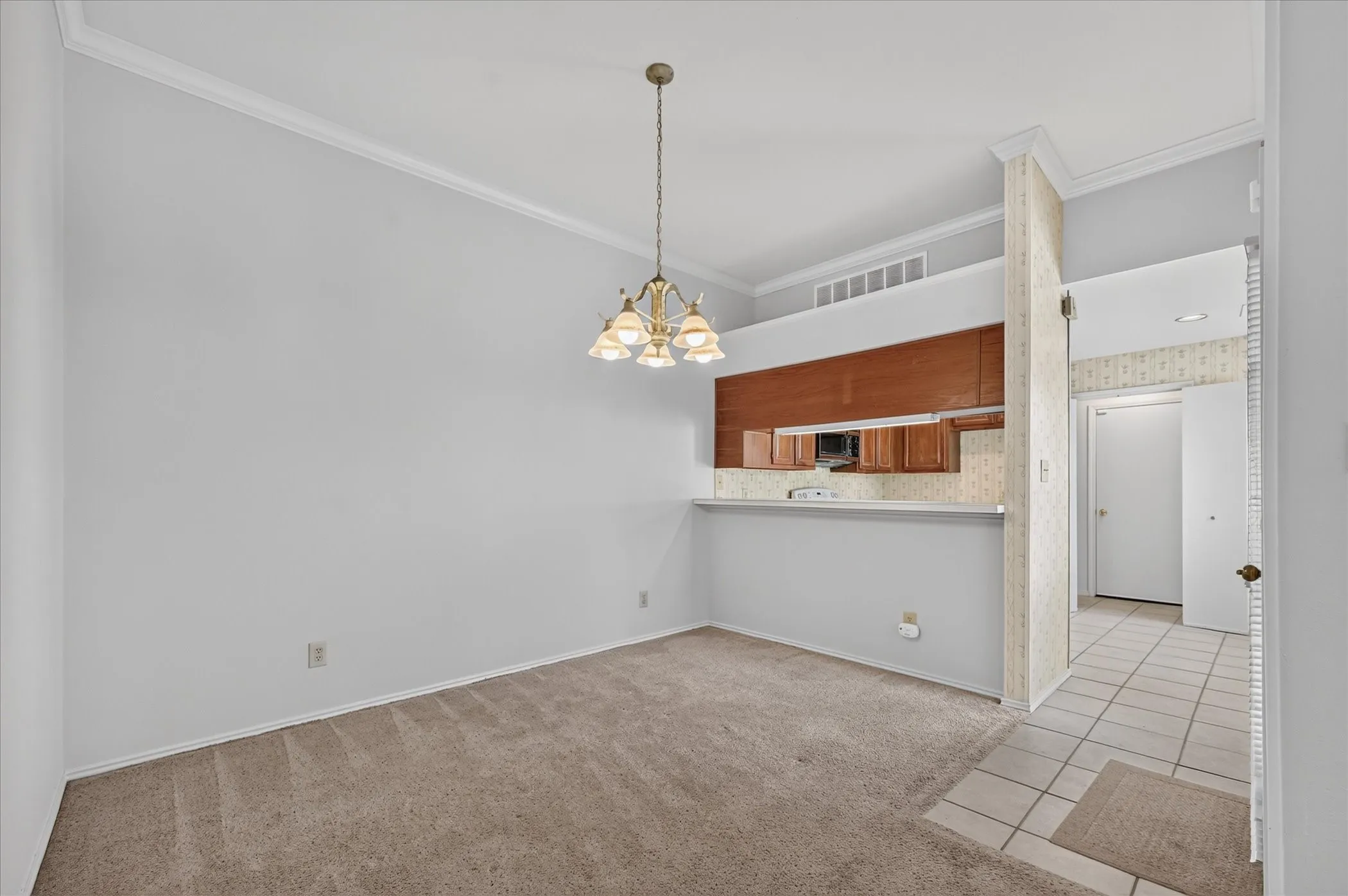 Single Family Residence For Sale in Dallas County , 9711 Springtree Lane, Dallas, Texas 75243, 2 Bedroom, 2 Bathroom, 2 Garage spaces, 1,300 Sqft, built in 1982, mls#21375518, Real Estate Agent in Dallas, Homes For Sale in Dallas county, Homes For Sale in Dallas, Realtor in Dallas Texas, Real Estate Brokerage Independent Realty Texas, Luminita Cordes Realtor
