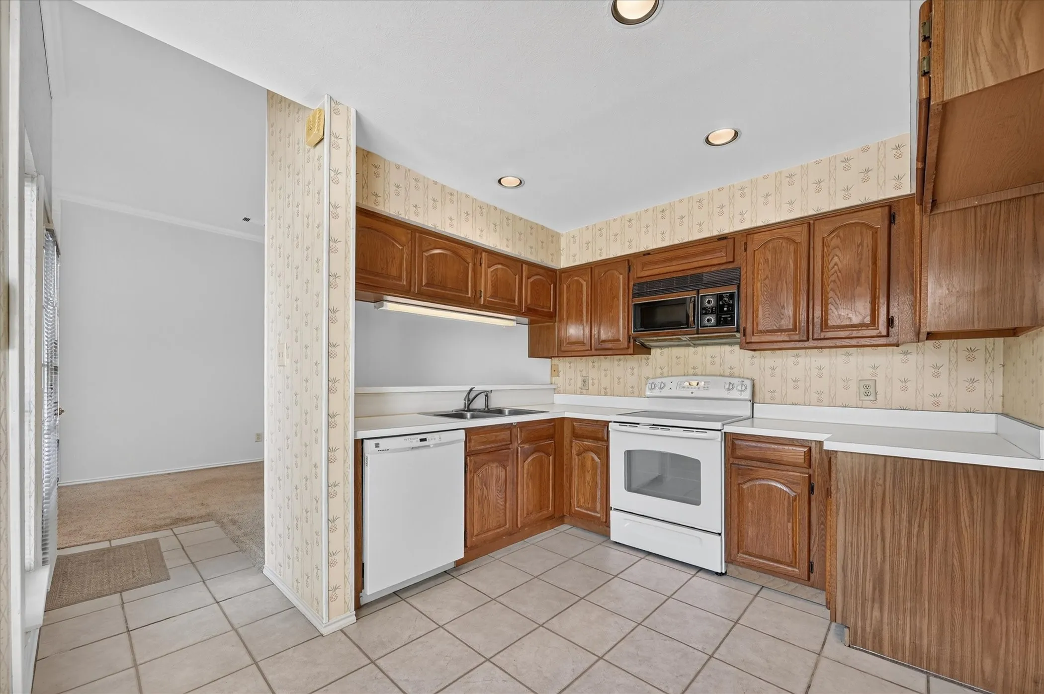 Single Family Residence For Sale in Dallas County , 9711 Springtree Lane, Dallas, Texas 75243, 2 Bedroom, 2 Bathroom, 2 Garage spaces, 1,300 Sqft, built in 1982, mls#21375518, Real Estate Agent in Dallas, Homes For Sale in Dallas county, Homes For Sale in Dallas, Realtor in Dallas Texas, Real Estate Brokerage Independent Realty Texas, Luminita Cordes Realtor