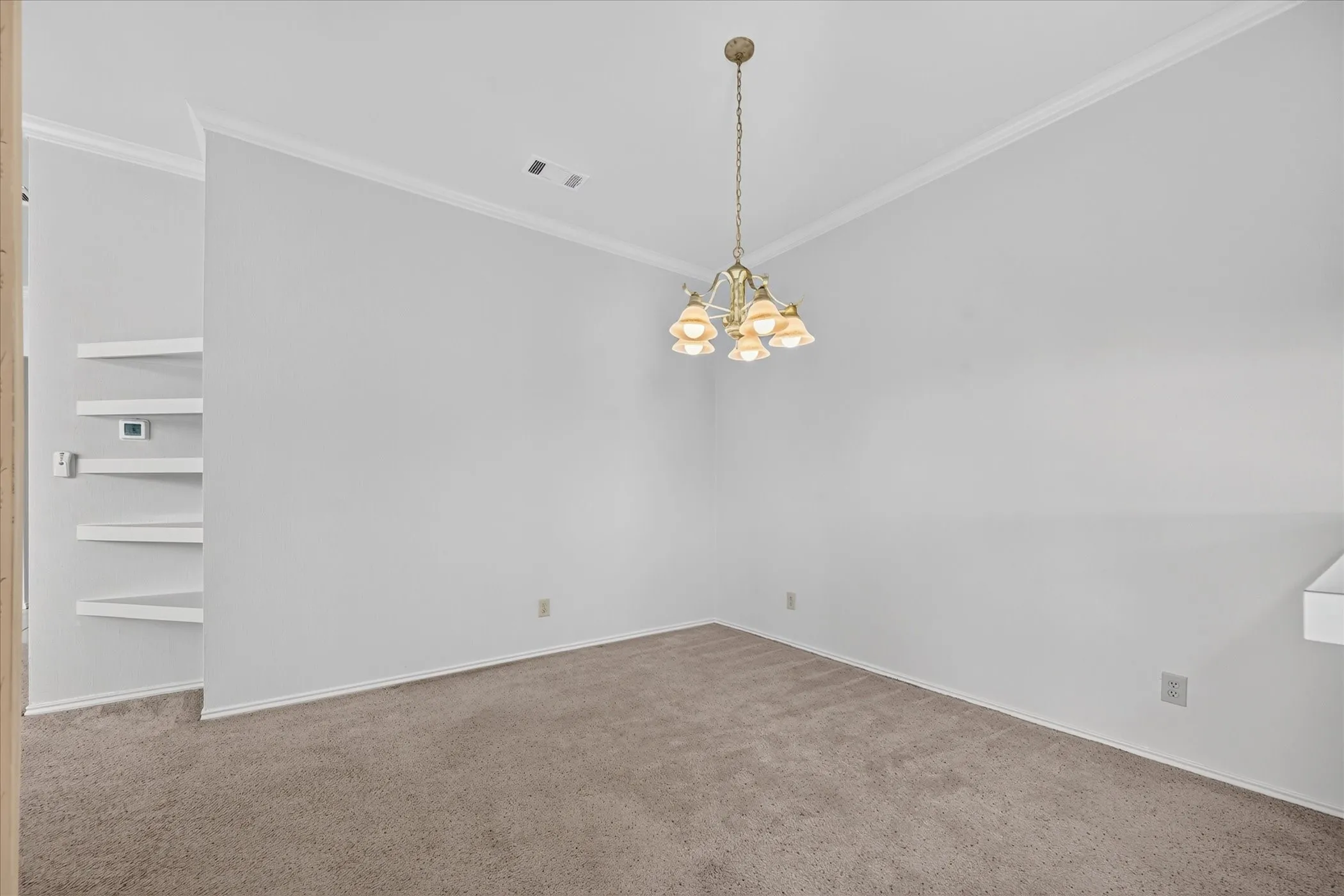 Single Family Residence For Sale in Dallas County , 9711 Springtree Lane, Dallas, Texas 75243, 2 Bedroom, 2 Bathroom, 2 Garage spaces, 1,300 Sqft, built in 1982, mls#21375518, Real Estate Agent in Dallas, Homes For Sale in Dallas county, Homes For Sale in Dallas, Realtor in Dallas Texas, Real Estate Brokerage Independent Realty Texas, Luminita Cordes Realtor