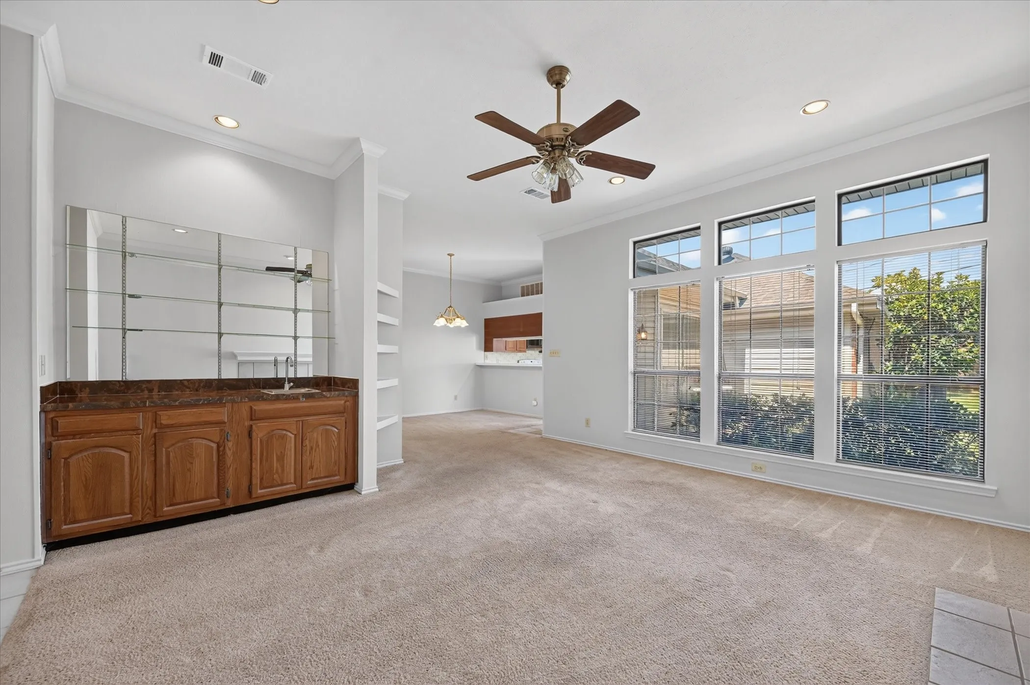 Single Family Residence For Sale in Dallas County , 9711 Springtree Lane, Dallas, Texas 75243, 2 Bedroom, 2 Bathroom, 2 Garage spaces, 1,300 Sqft, built in 1982, mls#21375518, Real Estate Agent in Dallas, Homes For Sale in Dallas county, Homes For Sale in Dallas, Realtor in Dallas Texas, Real Estate Brokerage Independent Realty Texas, Luminita Cordes Realtor