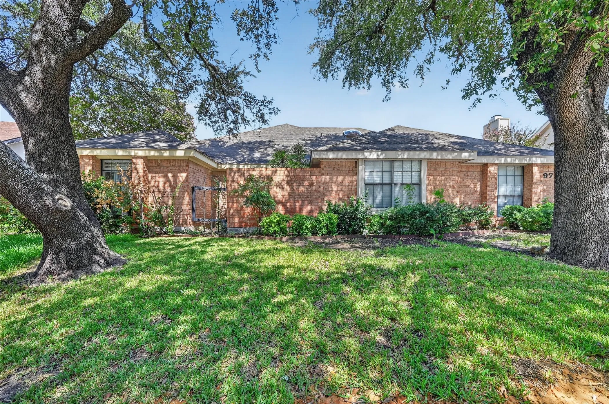 Single Family Residence For Sale in Dallas County , 9711 Springtree Lane, Dallas, Texas 75243, 2 Bedroom, 2 Bathroom, 2 Garage spaces, 1,300 Sqft, built in 1982, mls#21375518, Real Estate Agent in Dallas, Homes For Sale in Dallas county, Homes For Sale in Dallas, Realtor in Dallas Texas, Real Estate Brokerage Independent Realty Texas, Luminita Cordes Realtor
