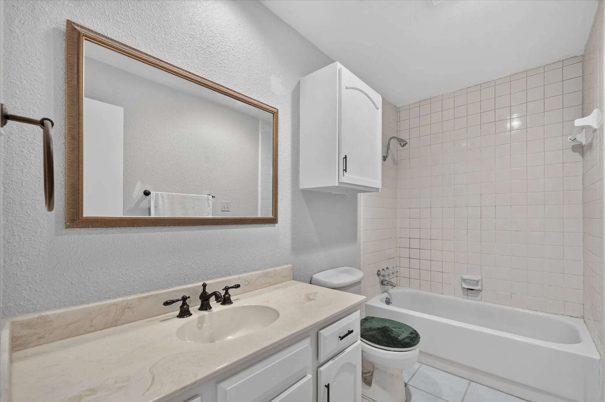 Single Family Residence For Sale in Dallas County , 9711 Springtree Lane, Dallas, Texas 75243, 2 Bedroom, 2 Bathroom, 2 Garage spaces, 1,300 Sqft, built in 1982, mls#21375518, Real Estate Agent in Dallas, Homes For Sale in Dallas county, Homes For Sale in Dallas, Realtor in Dallas Texas, Real Estate Brokerage Independent Realty Texas, Luminita Cordes Realtor
