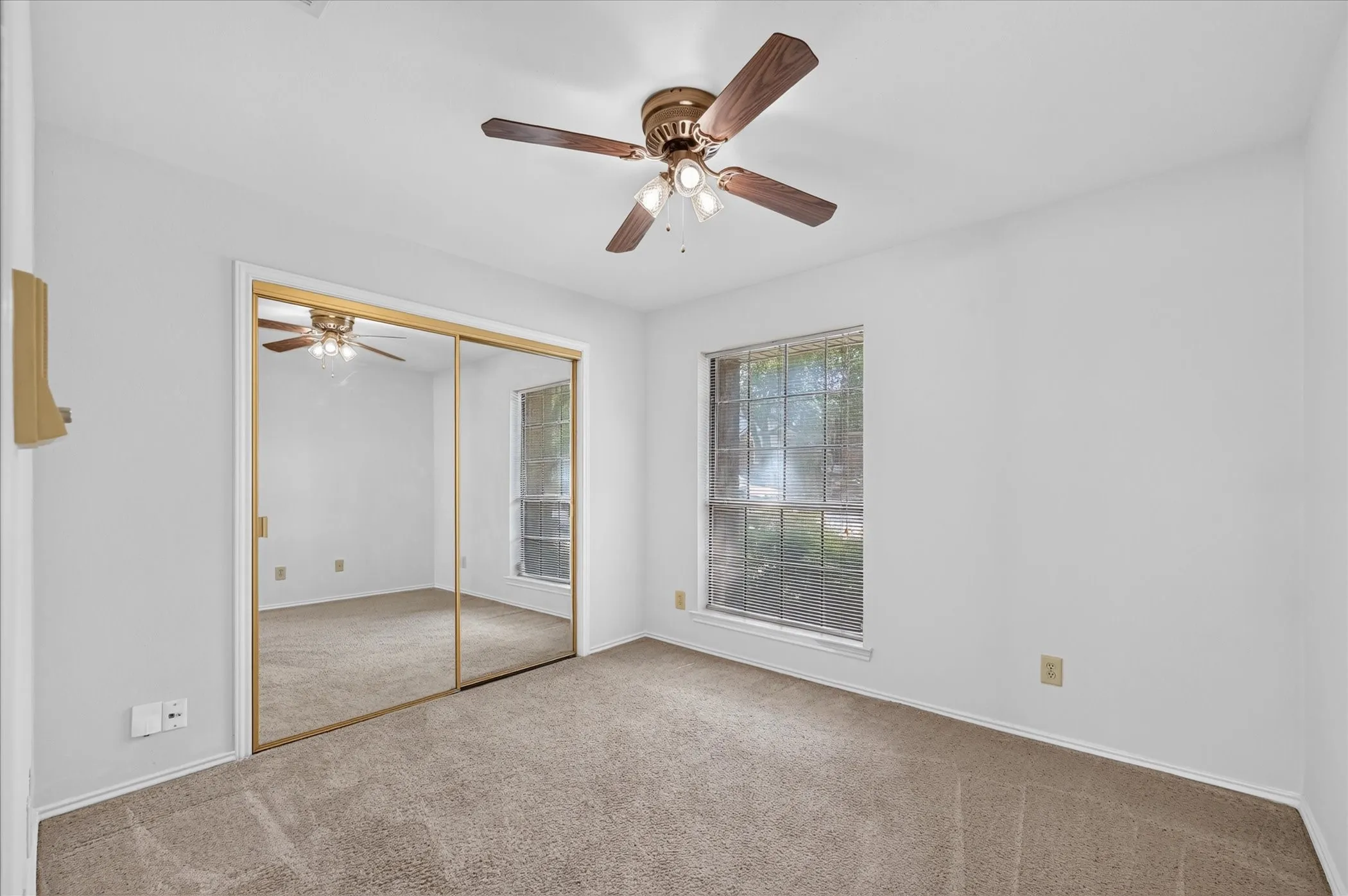 Single Family Residence For Sale in Dallas County , 9711 Springtree Lane, Dallas, Texas 75243, 2 Bedroom, 2 Bathroom, 2 Garage spaces, 1,300 Sqft, built in 1982, mls#21375518, Real Estate Agent in Dallas, Homes For Sale in Dallas county, Homes For Sale in Dallas, Realtor in Dallas Texas, Real Estate Brokerage Independent Realty Texas, Luminita Cordes Realtor
