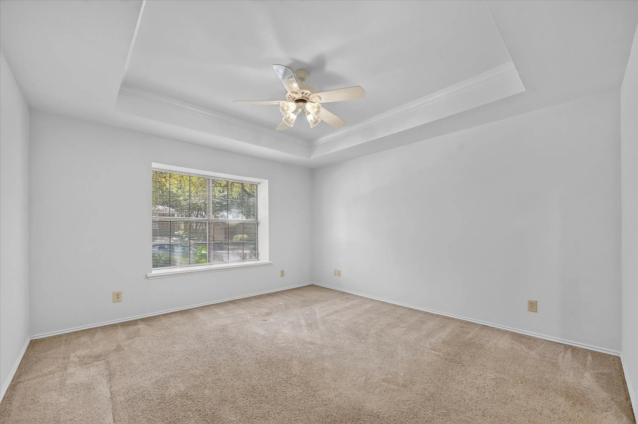 Single Family Residence For Sale in Dallas County , 9711 Springtree Lane, Dallas, Texas 75243, 2 Bedroom, 2 Bathroom, 2 Garage spaces, 1,300 Sqft, built in 1982, mls#21375518, Real Estate Agent in Dallas, Homes For Sale in Dallas county, Homes For Sale in Dallas, Realtor in Dallas Texas, Real Estate Brokerage Independent Realty Texas, Luminita Cordes Realtor