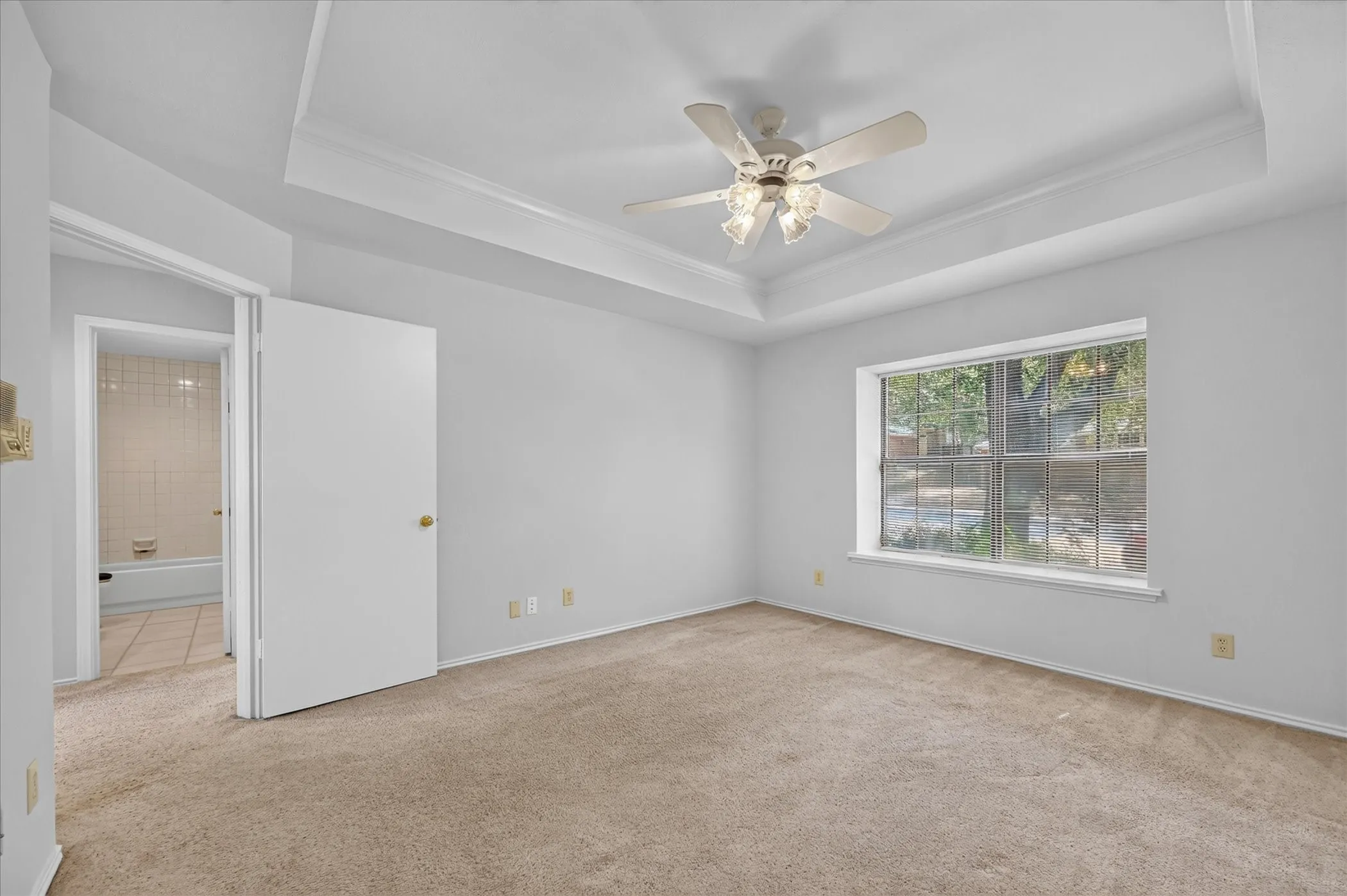 Single Family Residence For Sale in Dallas County , 9711 Springtree Lane, Dallas, Texas 75243, 2 Bedroom, 2 Bathroom, 2 Garage spaces, 1,300 Sqft, built in 1982, mls#21375518, Real Estate Agent in Dallas, Homes For Sale in Dallas county, Homes For Sale in Dallas, Realtor in Dallas Texas, Real Estate Brokerage Independent Realty Texas, Luminita Cordes Realtor