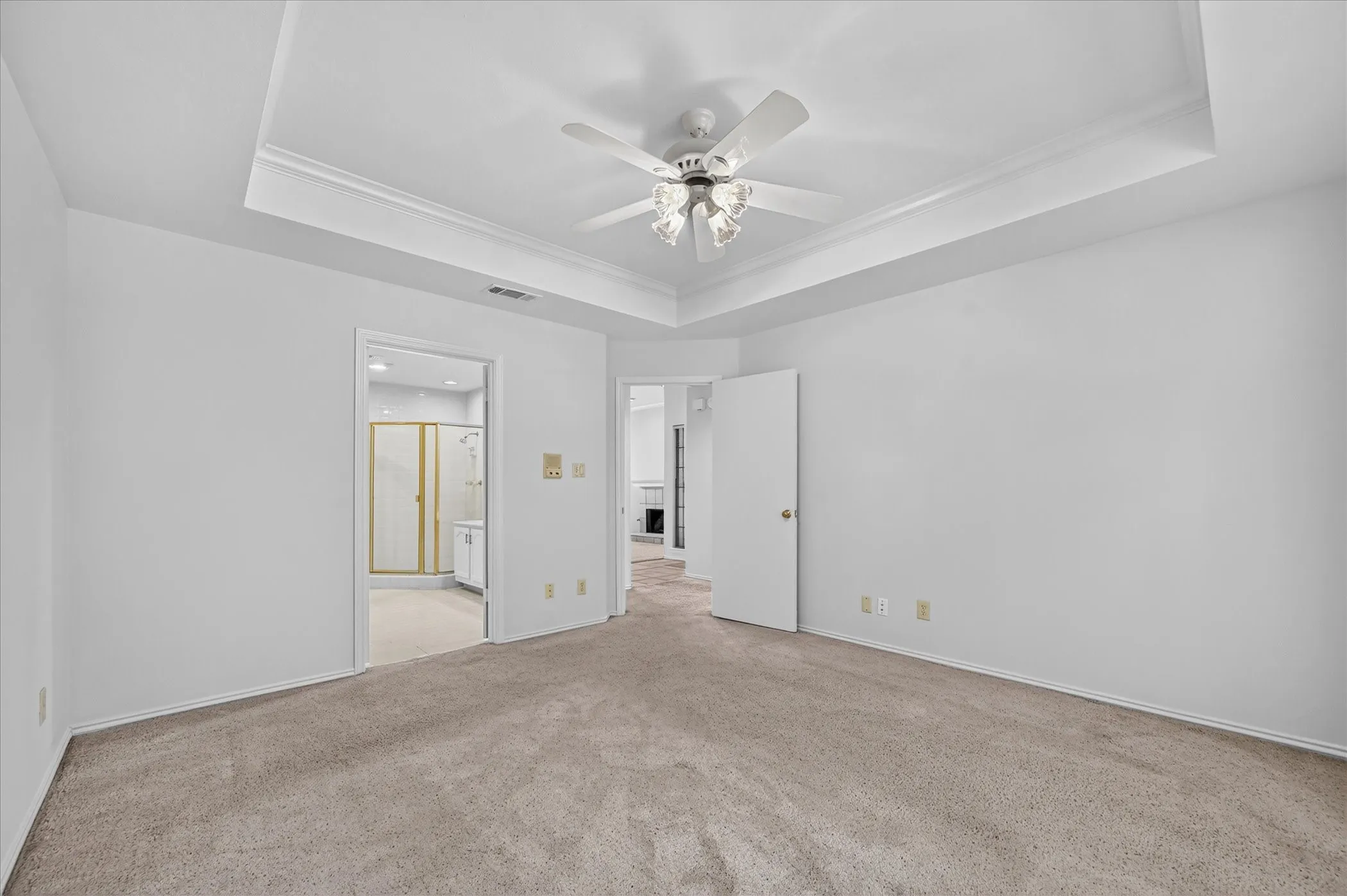 Single Family Residence For Sale in Dallas County , 9711 Springtree Lane, Dallas, Texas 75243, 2 Bedroom, 2 Bathroom, 2 Garage spaces, 1,300 Sqft, built in 1982, mls#21375518, Real Estate Agent in Dallas, Homes For Sale in Dallas county, Homes For Sale in Dallas, Realtor in Dallas Texas, Real Estate Brokerage Independent Realty Texas, Luminita Cordes Realtor
