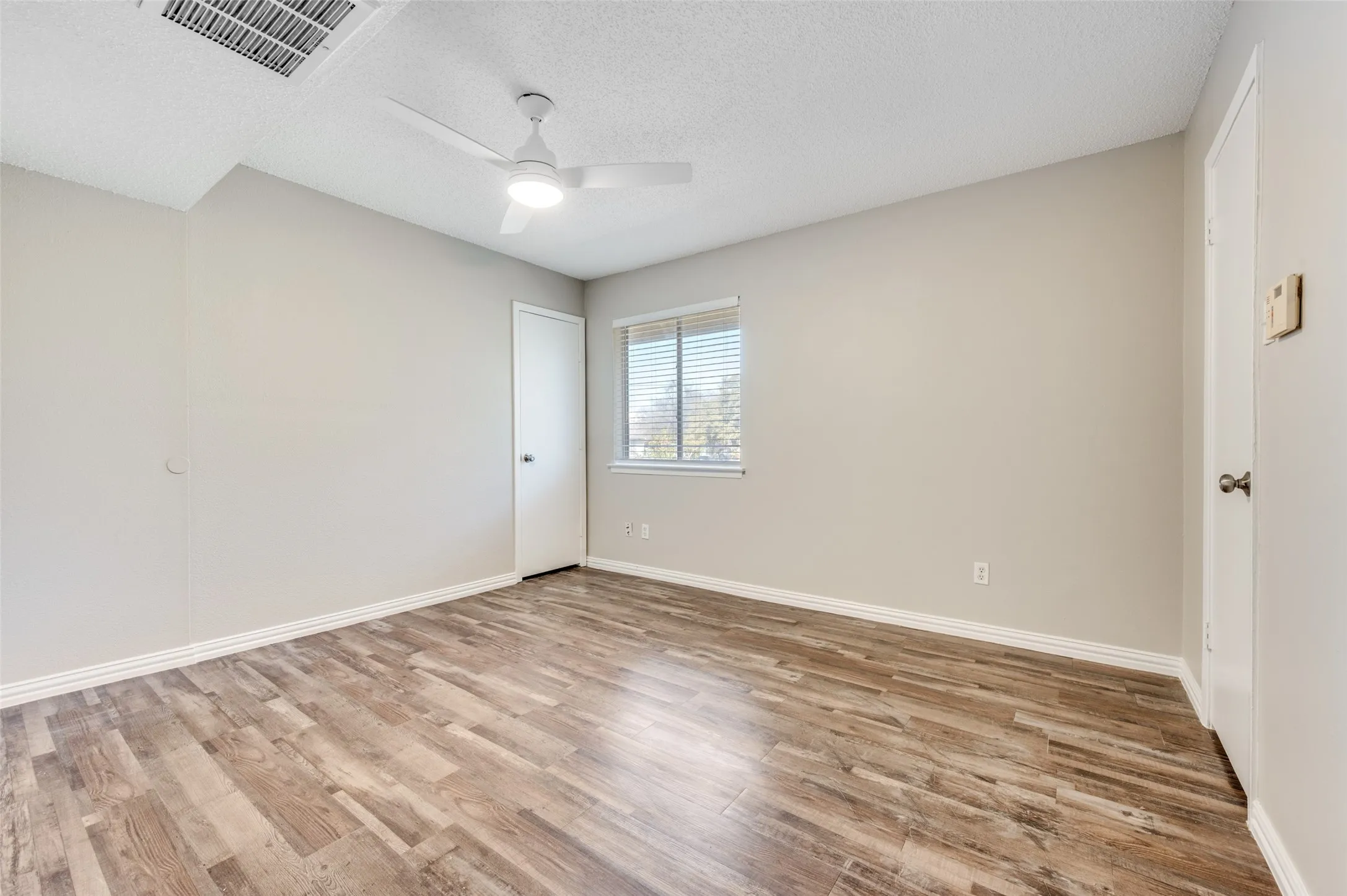 Condominium For Sale in Dallas County , 5623 Harvest Hill Road 2023, Dallas, Texas 75230, 1 Bedroom, 1 Bathroom, Garage spaces, 658 Sqft, built in 1970, mls#21379181, Real Estate Agent in Dallas, Homes For Sale in Dallas county, Homes For Sale in Dallas, Realtor in Dallas Texas, Real Estate Brokerage Independent Realty Texas, Luminita Cordes Realtor