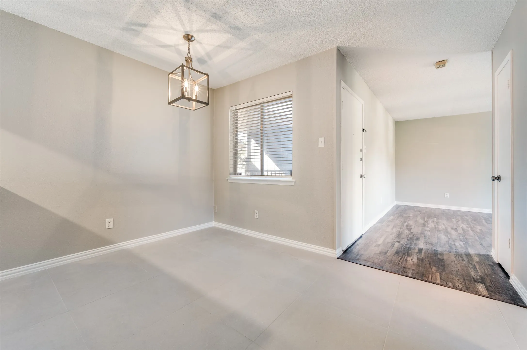 Condominium For Sale in Dallas County , 5623 Harvest Hill Road 2023, Dallas, Texas 75230, 1 Bedroom, 1 Bathroom, Garage spaces, 658 Sqft, built in 1970, mls#21379181, Real Estate Agent in Dallas, Homes For Sale in Dallas county, Homes For Sale in Dallas, Realtor in Dallas Texas, Real Estate Brokerage Independent Realty Texas, Luminita Cordes Realtor