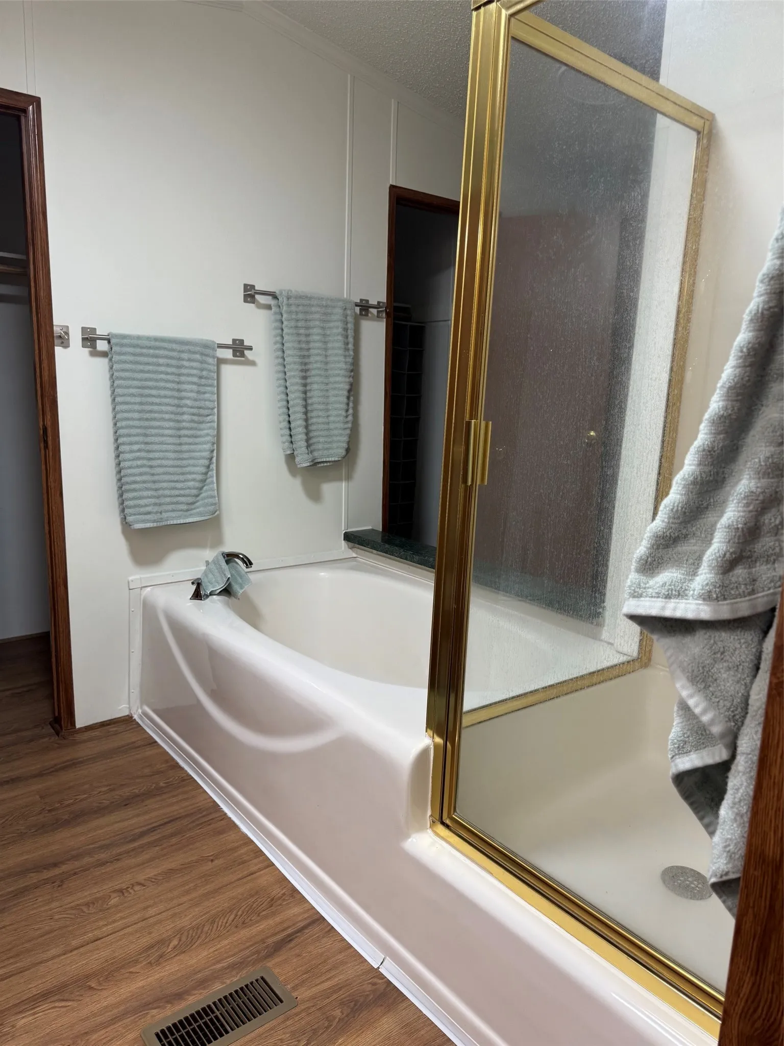 Manufactured Home For Rent in Hood County , 3510 Gerry Drive, Granbury, Texas 76049, 3 Bedroom, 2 Bathroom, Garage spaces, 1,216 Sqft, built in 1999, mls#21379166, Real Estate Agent in Granbury, Homes For Rent in Hood county, Homes For Rent in Granbury, Realtor in Granbury Texas, Real Estate Brokerage Independent Realty Texas, Luminita Cordes Realtor
