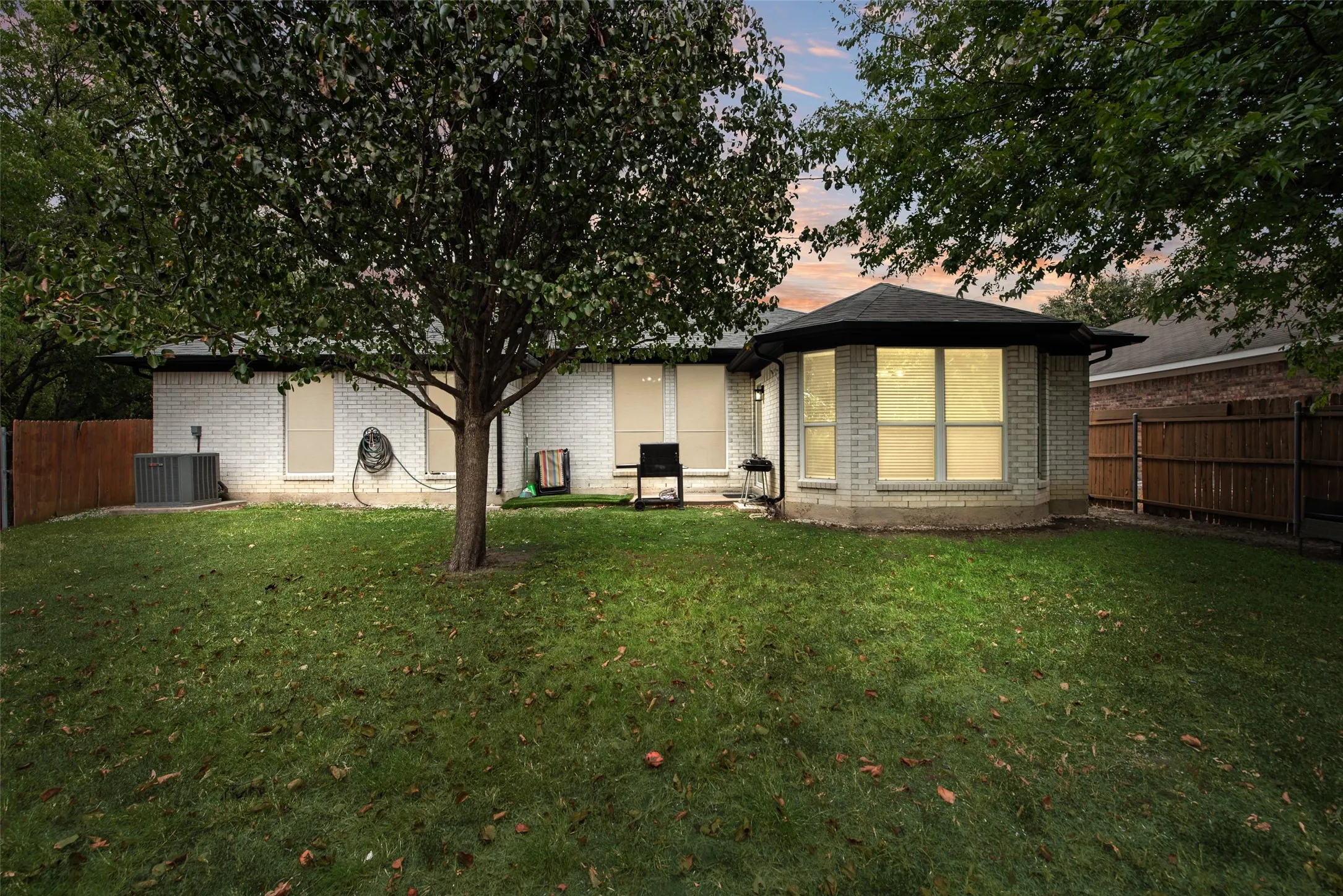 Single Family Residence For Sale in Tarrant County , 5505 Gessner Court, Arlington, Texas 76018, 4 Bedroom, 2 Bathroom, 2 Garage spaces, 1,873 Sqft, built in 2003, mls#21379118, Real Estate Agent in Arlington, Homes For Sale in Tarrant county, Homes For Sale in Arlington, Realtor in Arlington Texas, Real Estate Brokerage Independent Realty Texas, Luminita Cordes Realtor