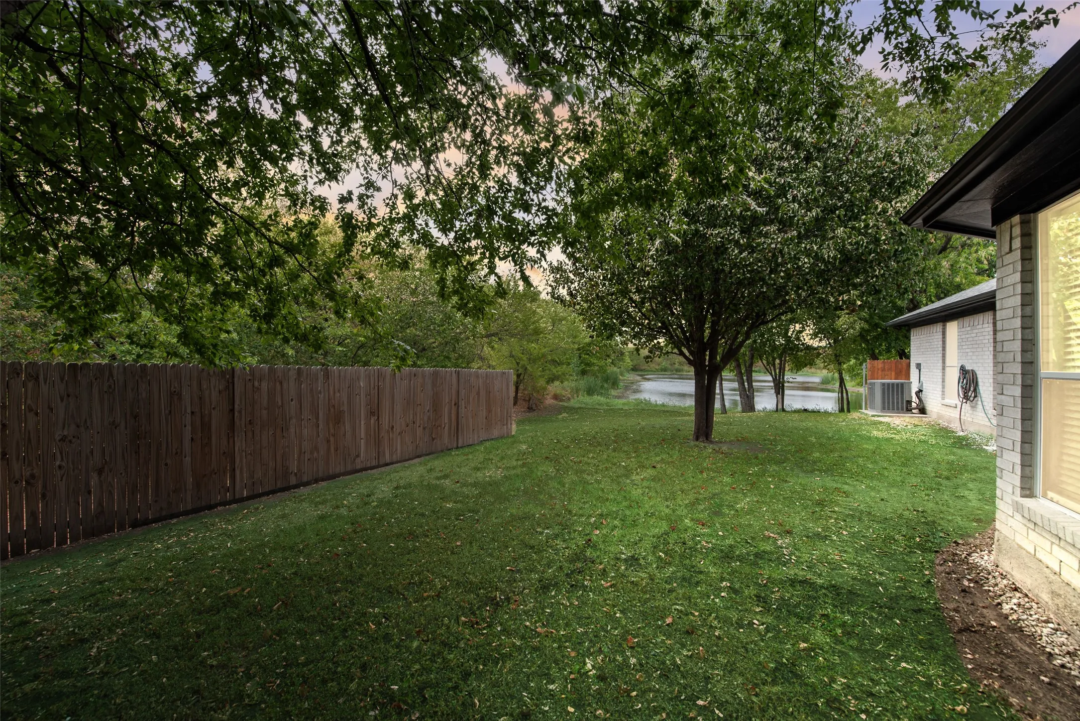 Single Family Residence For Sale in Tarrant County , 5505 Gessner Court, Arlington, Texas 76018, 4 Bedroom, 2 Bathroom, 2 Garage spaces, 1,873 Sqft, built in 2003, mls#21379118, Real Estate Agent in Arlington, Homes For Sale in Tarrant county, Homes For Sale in Arlington, Realtor in Arlington Texas, Real Estate Brokerage Independent Realty Texas, Luminita Cordes Realtor