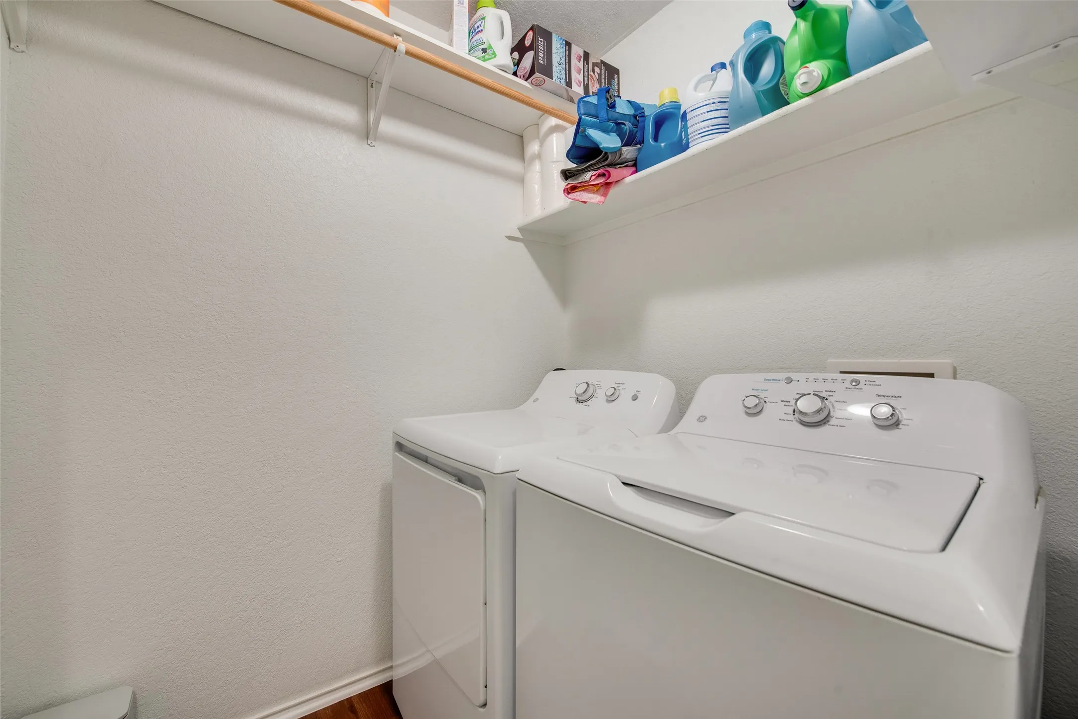 Single Family Residence For Sale in Tarrant County , 5505 Gessner Court, Arlington, Texas 76018, 4 Bedroom, 2 Bathroom, 2 Garage spaces, 1,873 Sqft, built in 2003, mls#21379118, Real Estate Agent in Arlington, Homes For Sale in Tarrant county, Homes For Sale in Arlington, Realtor in Arlington Texas, Real Estate Brokerage Independent Realty Texas, Luminita Cordes Realtor
