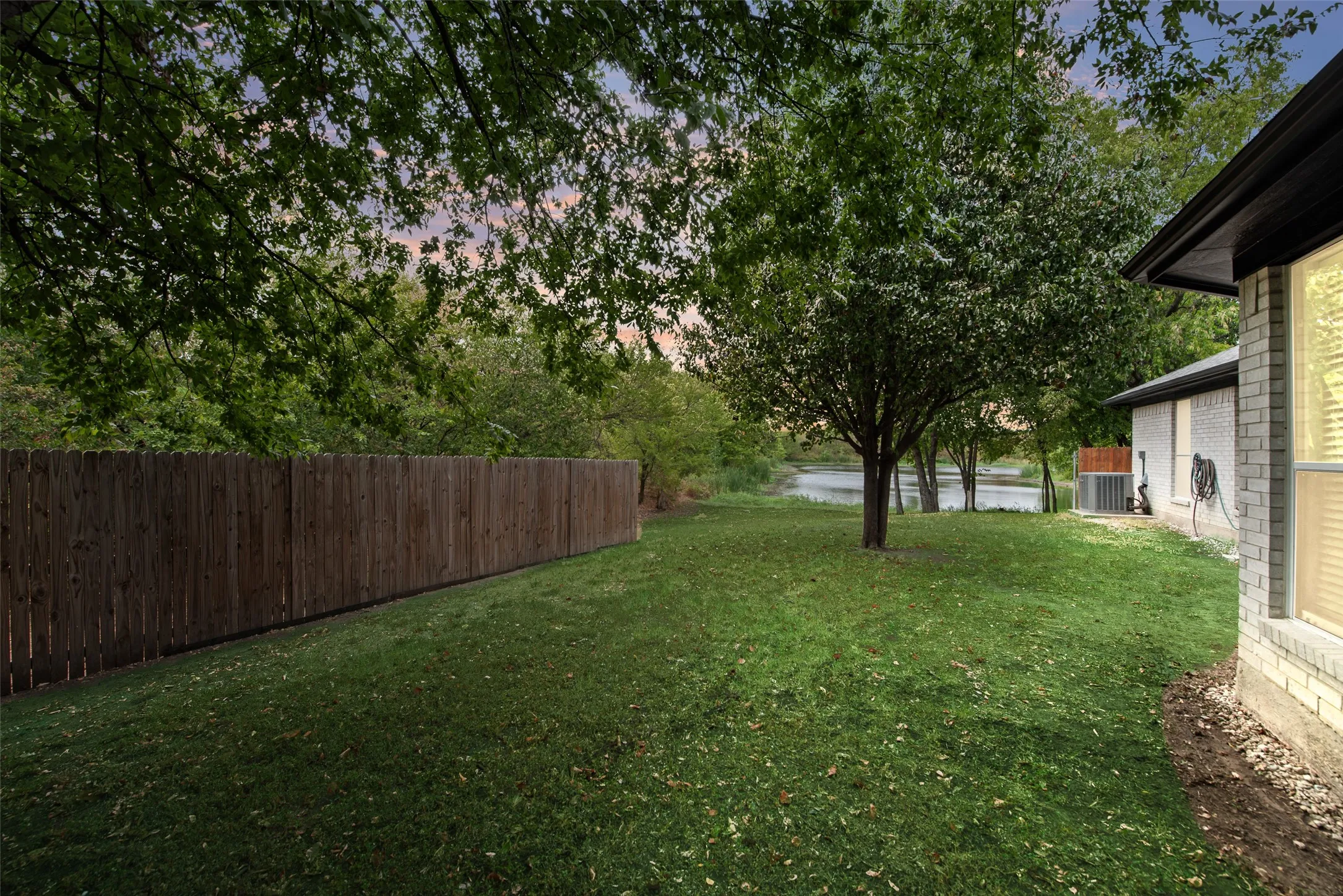 Single Family Residence For Sale in Tarrant County , 5505 Gessner Court, Arlington, Texas 76018, 4 Bedroom, 2 Bathroom, 2 Garage spaces, 1,873 Sqft, built in 2003, mls#21379118, Real Estate Agent in Arlington, Homes For Sale in Tarrant county, Homes For Sale in Arlington, Realtor in Arlington Texas, Real Estate Brokerage Independent Realty Texas, Luminita Cordes Realtor