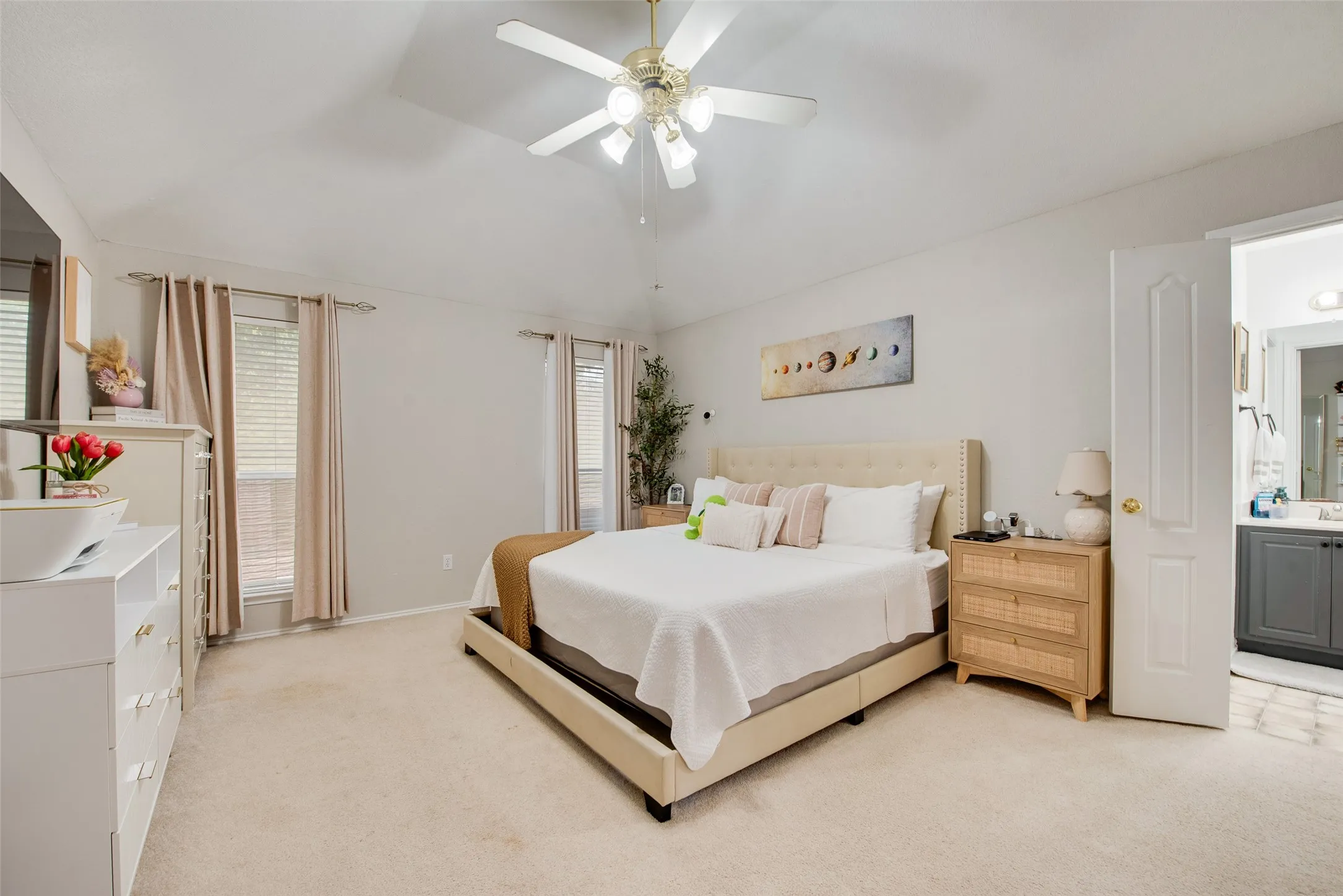 Single Family Residence For Sale in Tarrant County , 5505 Gessner Court, Arlington, Texas 76018, 4 Bedroom, 2 Bathroom, 2 Garage spaces, 1,873 Sqft, built in 2003, mls#21379118, Real Estate Agent in Arlington, Homes For Sale in Tarrant county, Homes For Sale in Arlington, Realtor in Arlington Texas, Real Estate Brokerage Independent Realty Texas, Luminita Cordes Realtor