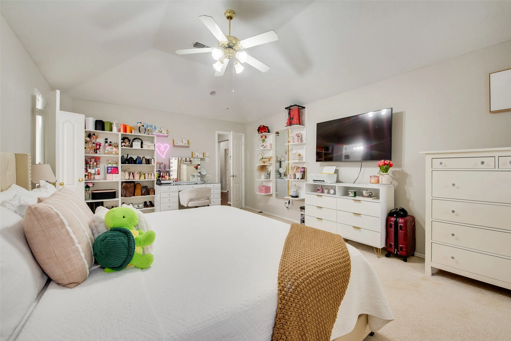 Single Family Residence For Sale in Tarrant County , 5505 Gessner Court, Arlington, Texas 76018, 4 Bedroom, 2 Bathroom, 2 Garage spaces, 1,873 Sqft, built in 2003, mls#21379118, Real Estate Agent in Arlington, Homes For Sale in Tarrant county, Homes For Sale in Arlington, Realtor in Arlington Texas, Real Estate Brokerage Independent Realty Texas, Luminita Cordes Realtor
