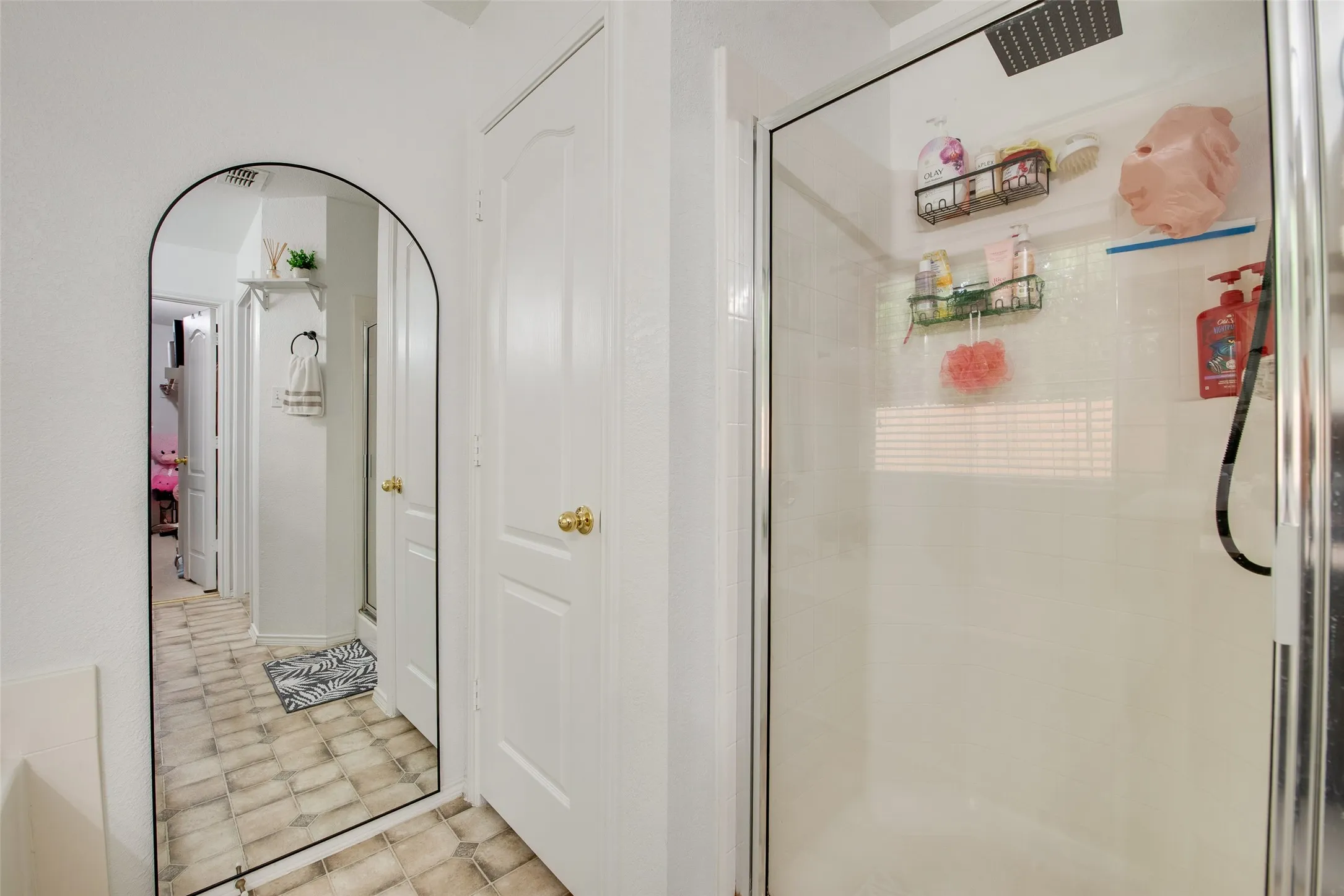 Single Family Residence For Sale in Tarrant County , 5505 Gessner Court, Arlington, Texas 76018, 4 Bedroom, 2 Bathroom, 2 Garage spaces, 1,873 Sqft, built in 2003, mls#21379118, Real Estate Agent in Arlington, Homes For Sale in Tarrant county, Homes For Sale in Arlington, Realtor in Arlington Texas, Real Estate Brokerage Independent Realty Texas, Luminita Cordes Realtor