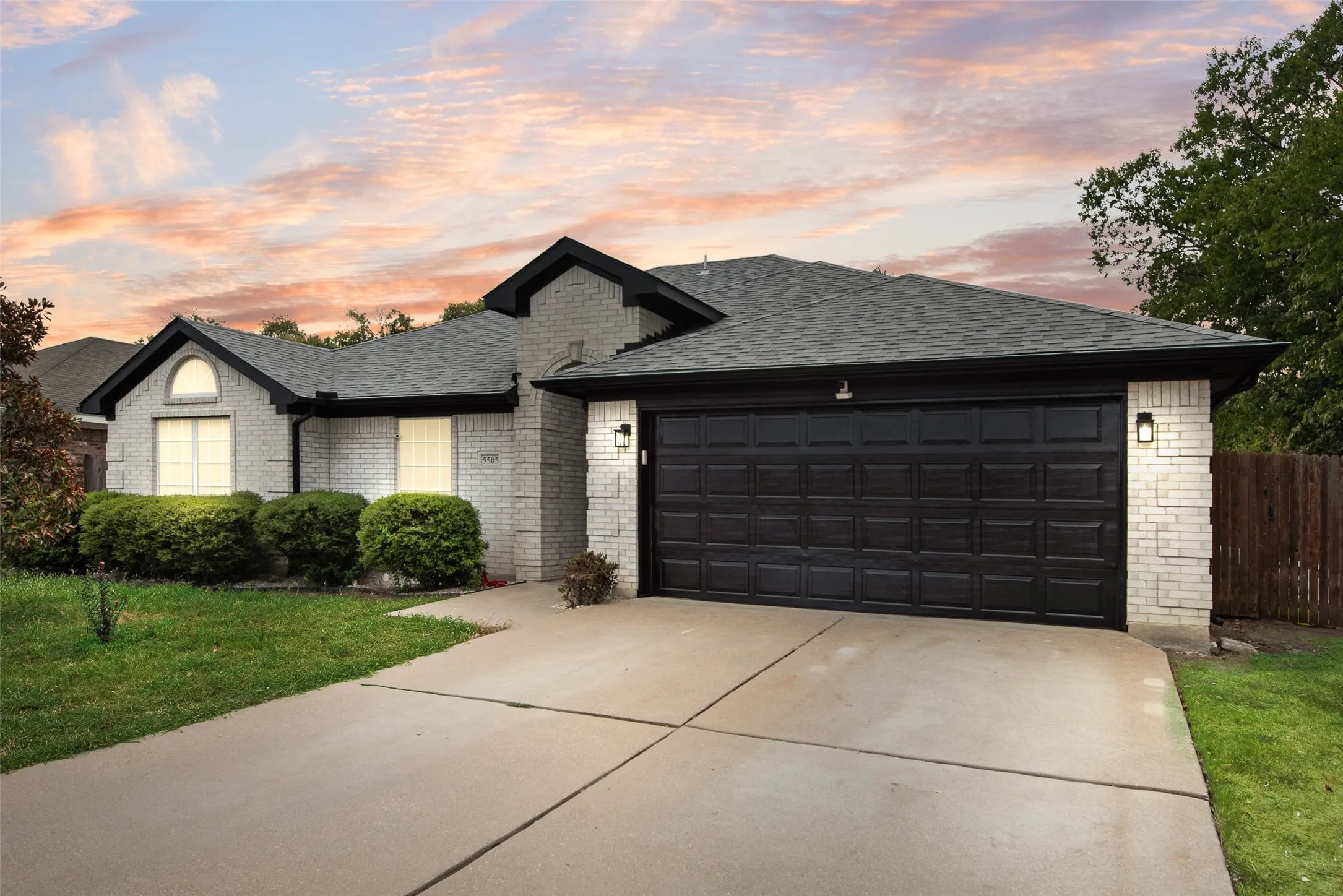 Single Family Residence For Sale in Tarrant County , 5505 Gessner Court, Arlington, Texas 76018, 4 Bedroom, 2 Bathroom, 2 Garage spaces, 1,873 Sqft, built in 2003, mls#21379118, Real Estate Agent in Arlington, Homes For Sale in Tarrant county, Homes For Sale in Arlington, Realtor in Arlington Texas, Real Estate Brokerage Independent Realty Texas, Luminita Cordes Realtor