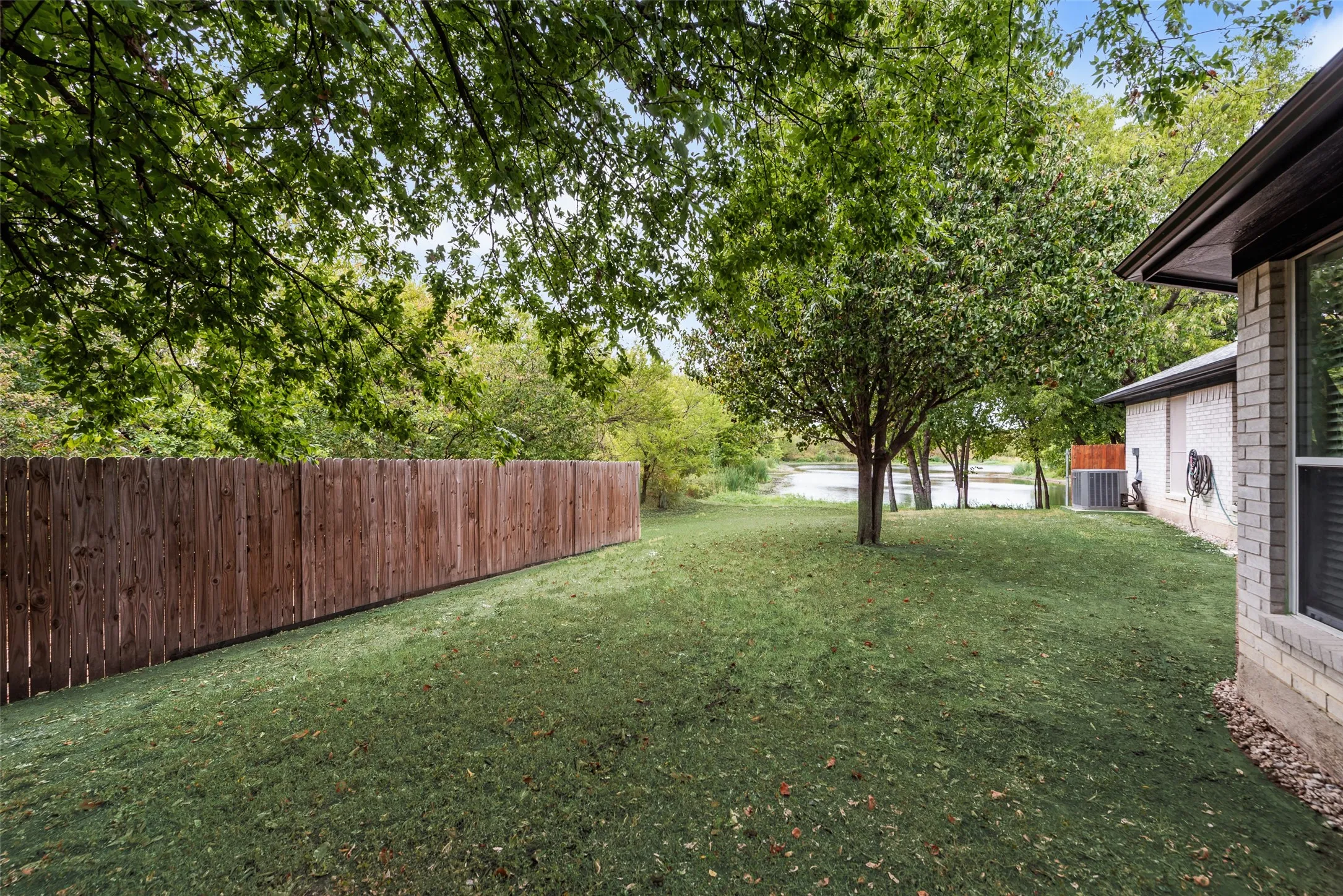 Single Family Residence For Sale in Tarrant County , 5505 Gessner Court, Arlington, Texas 76018, 4 Bedroom, 2 Bathroom, 2 Garage spaces, 1,873 Sqft, built in 2003, mls#21379118, Real Estate Agent in Arlington, Homes For Sale in Tarrant county, Homes For Sale in Arlington, Realtor in Arlington Texas, Real Estate Brokerage Independent Realty Texas, Luminita Cordes Realtor