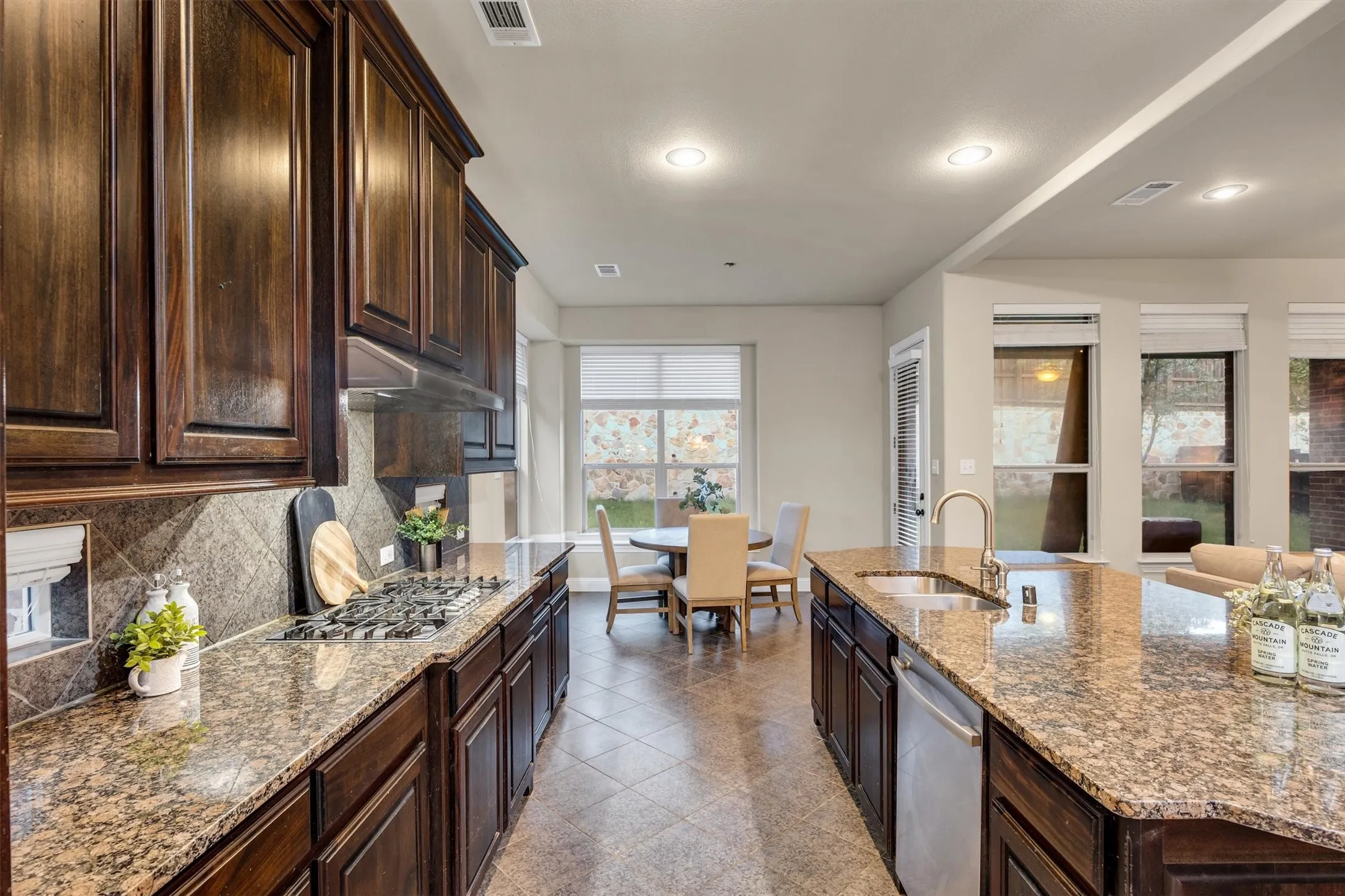 Single Family Residence For Sale in Dallas County , 7337 Canadian Drive, Irving, Texas 75039, 5 Bedroom, 4 Bathroom, 2 Garage spaces, 3,542 Sqft, built in 2009, mls#21379190, Real Estate Agent in Irving, Homes For Sale in Dallas county, Homes For Sale in Irving, Realtor in Irving Texas, Real Estate Brokerage Independent Realty Texas, Luminita Cordes Realtor