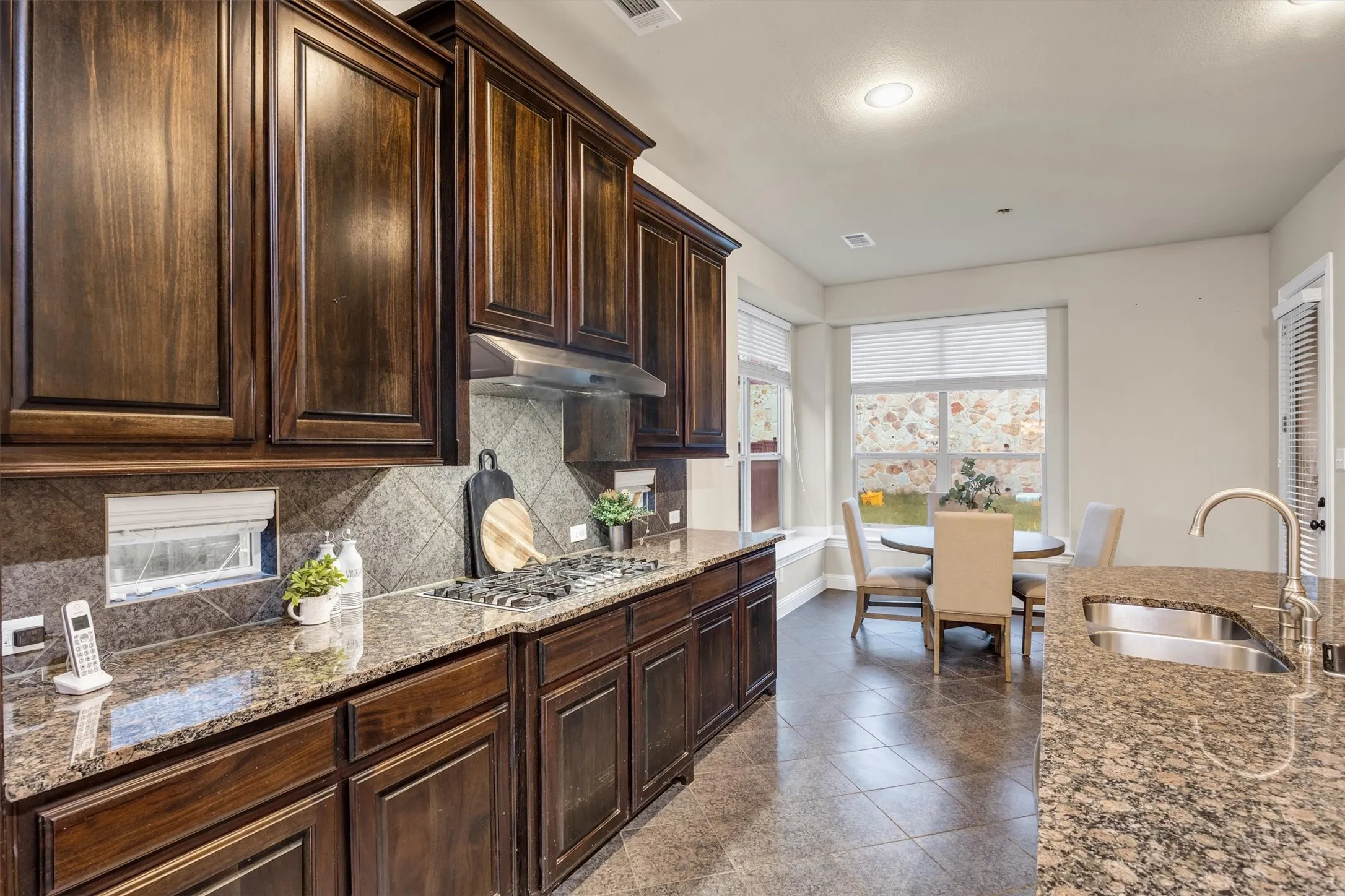 Single Family Residence For Sale in Dallas County , 7337 Canadian Drive, Irving, Texas 75039, 5 Bedroom, 4 Bathroom, 2 Garage spaces, 3,542 Sqft, built in 2009, mls#21379190, Real Estate Agent in Irving, Homes For Sale in Dallas county, Homes For Sale in Irving, Realtor in Irving Texas, Real Estate Brokerage Independent Realty Texas, Luminita Cordes Realtor