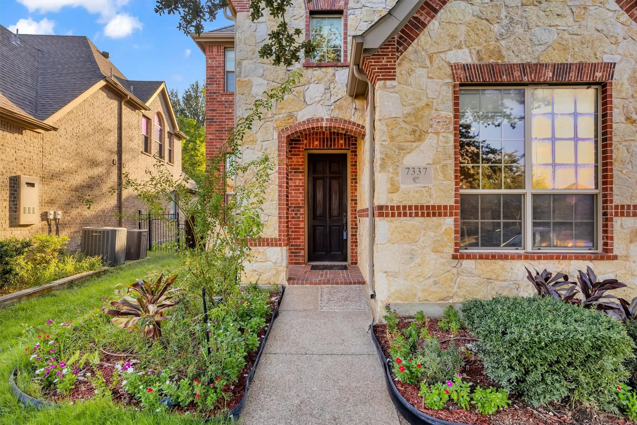 Single Family Residence For Sale in Dallas County , 7337 Canadian Drive, Irving, Texas 75039, 5 Bedroom, 4 Bathroom, 2 Garage spaces, 3,542 Sqft, built in 2009, mls#21379190, Real Estate Agent in Irving, Homes For Sale in Dallas county, Homes For Sale in Irving, Realtor in Irving Texas, Real Estate Brokerage Independent Realty Texas, Luminita Cordes Realtor