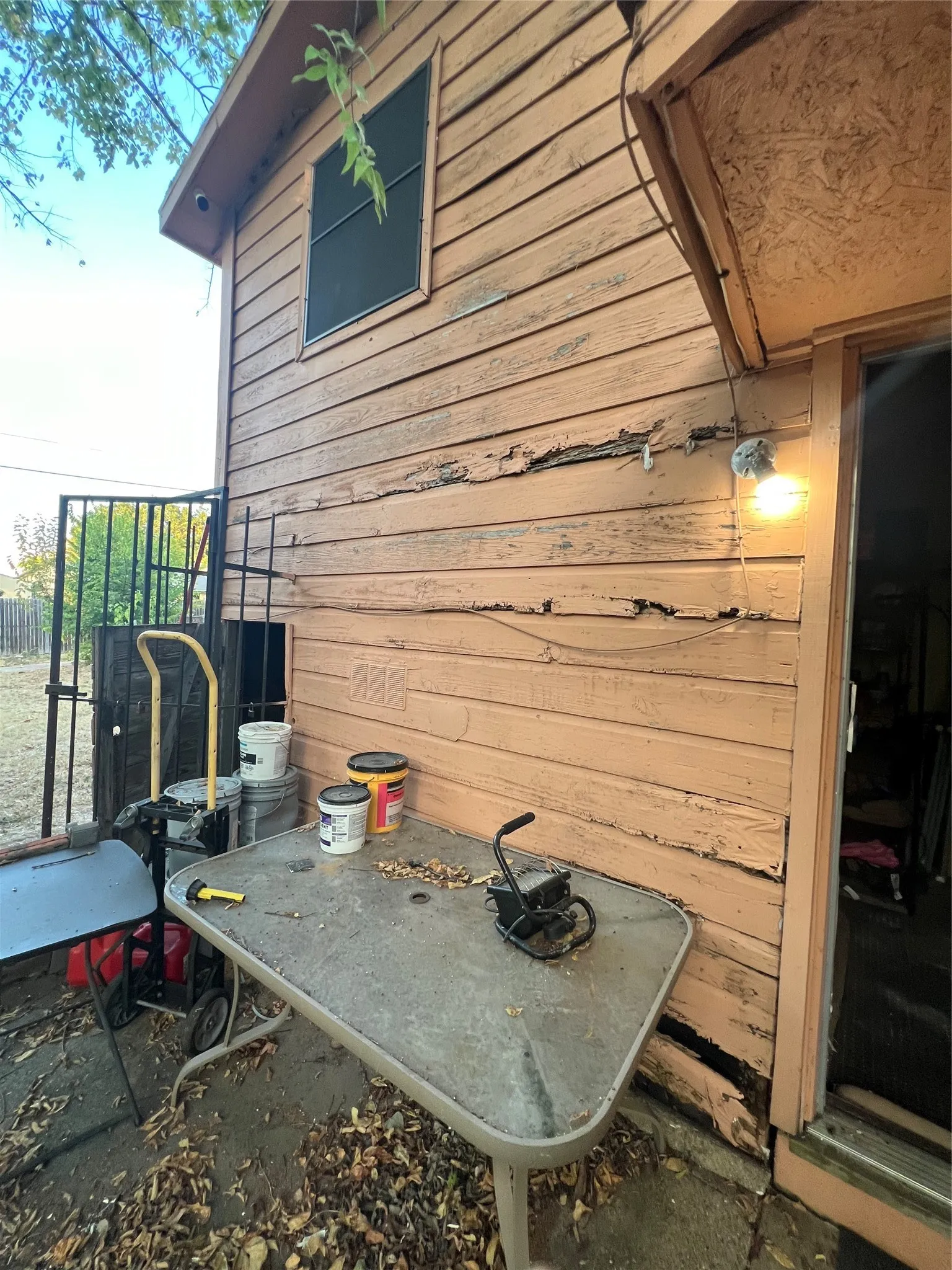 Single Family Residence For Sale in Dallas County , 6057 Park Manor Drive, Dallas, Texas 75241, 4 Bedroom, 2 Bathroom, Garage spaces, 2,226 Sqft, built in 1960, mls#21378396, Real Estate Agent in Dallas, Homes For Sale in Dallas county, Homes For Sale in Dallas, Realtor in Dallas Texas, Real Estate Brokerage Independent Realty Texas, Luminita Cordes Realtor