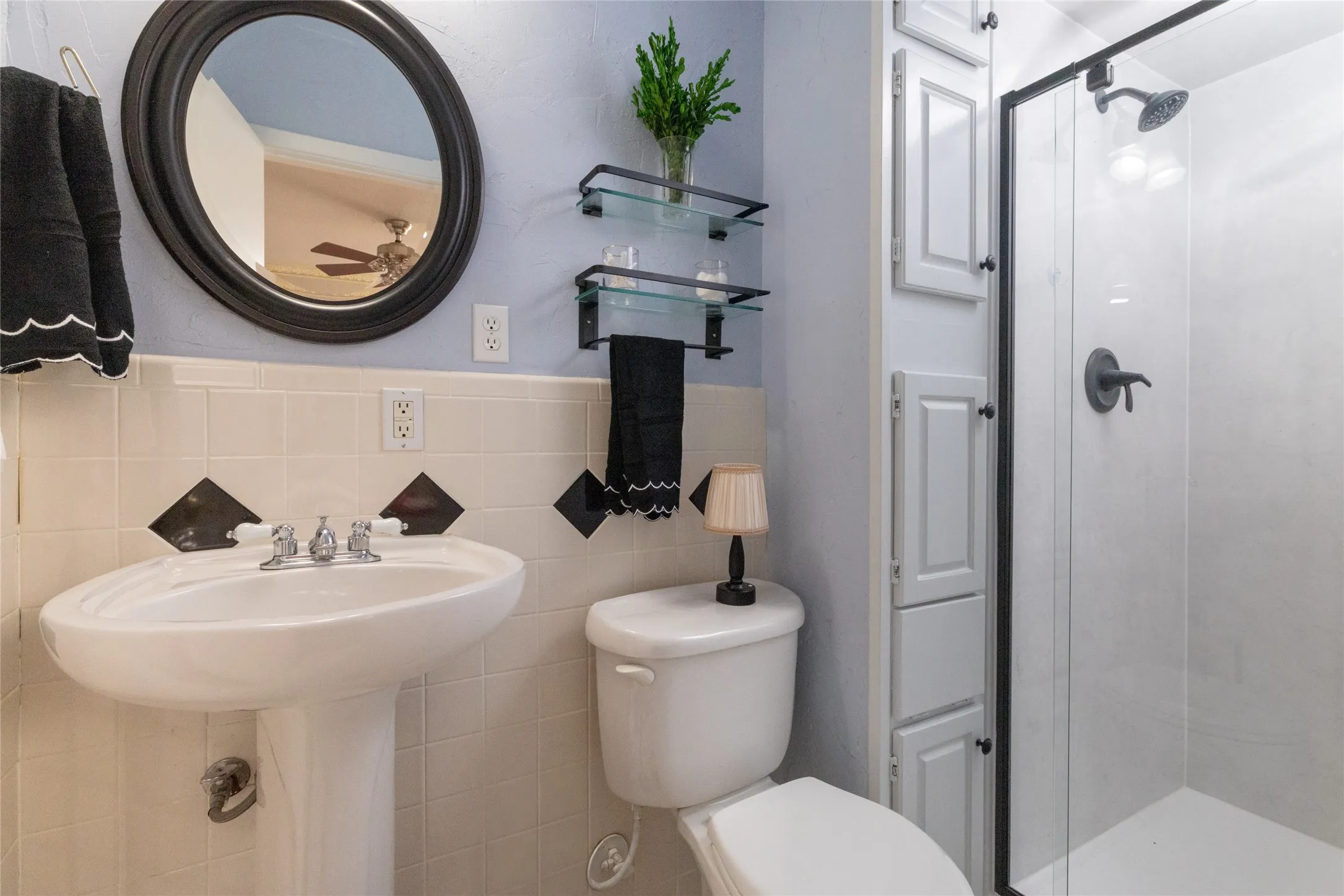 Clean and classic, with a handy pedestal sink.