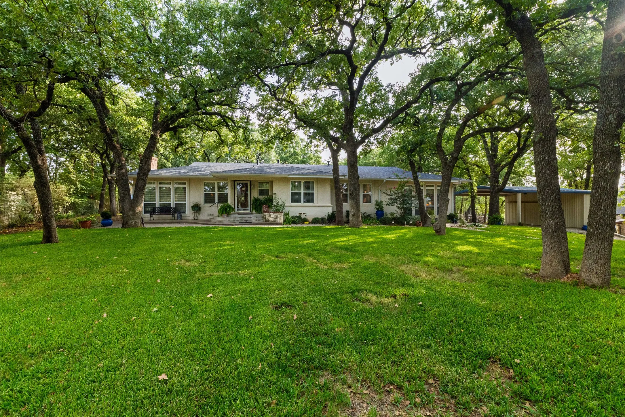 Single Family Residence For Sale in Tarrant County , 1311 Mount Gilead Road, Keller, Texas 76262, 3 Bedroom, 3 Bathroom, Garage spaces, 2,443 Sqft, built in 1960, mls#21375177, Real Estate Agent in Keller, Homes For Sale in Tarrant county, Homes For Sale in Keller, Realtor in Keller Texas, Real Estate Brokerage Independent Realty Texas, Luminita Cordes Realtor