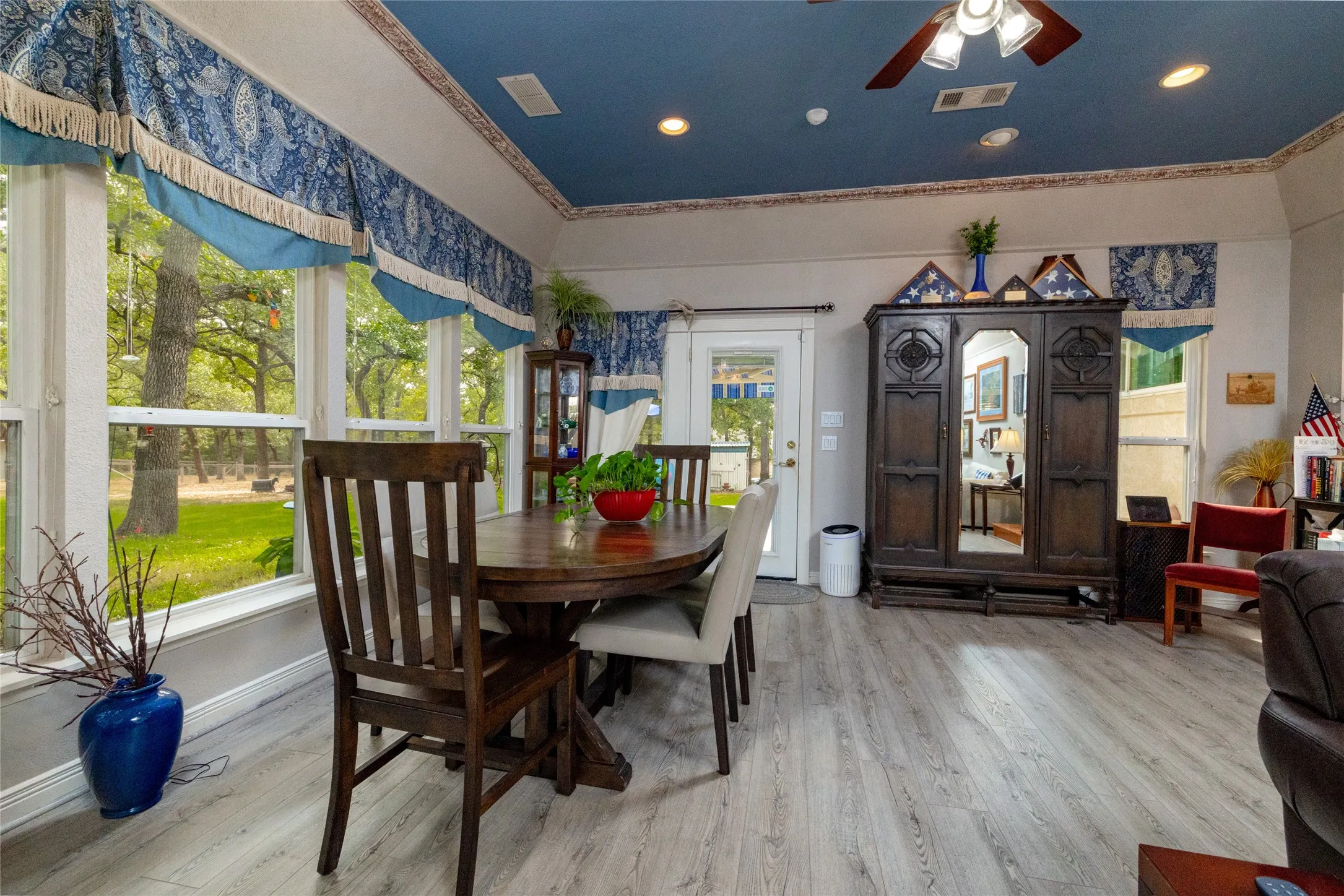 Pull up a chair. This sunny spot is made for family dinners.