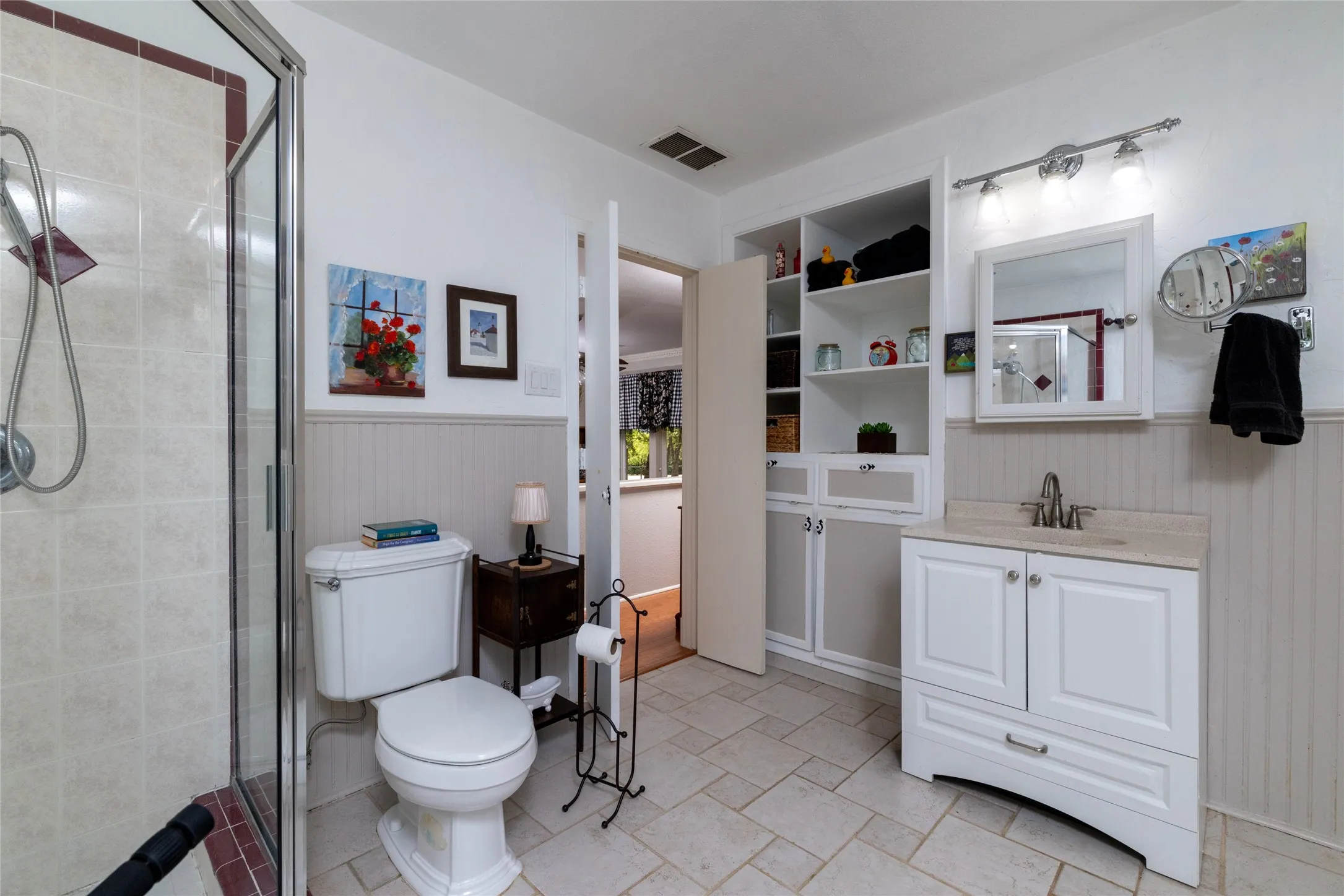Large ensuite to an oversized bedroom!